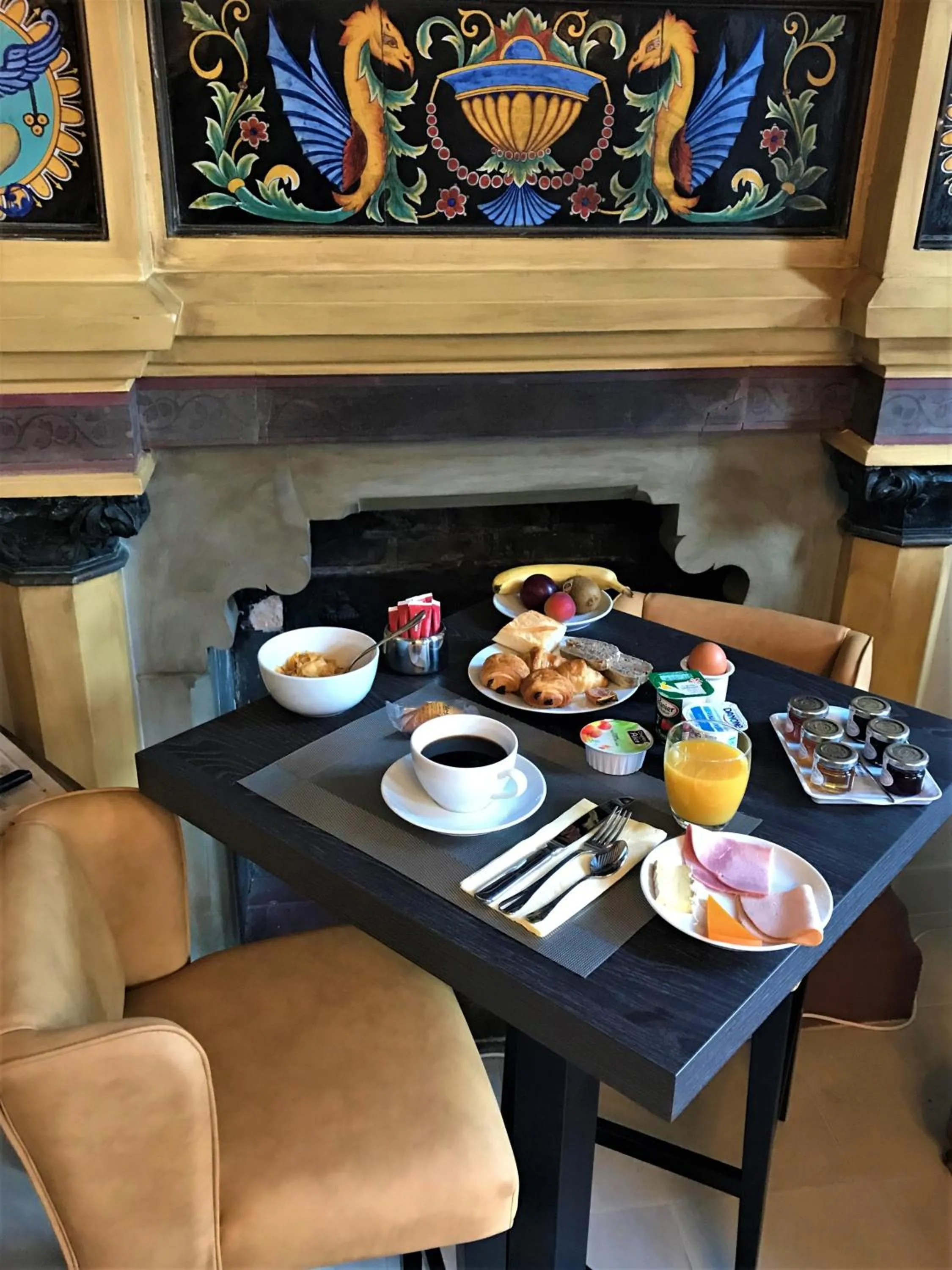 Continental breakfast in Hôtel Le Régent