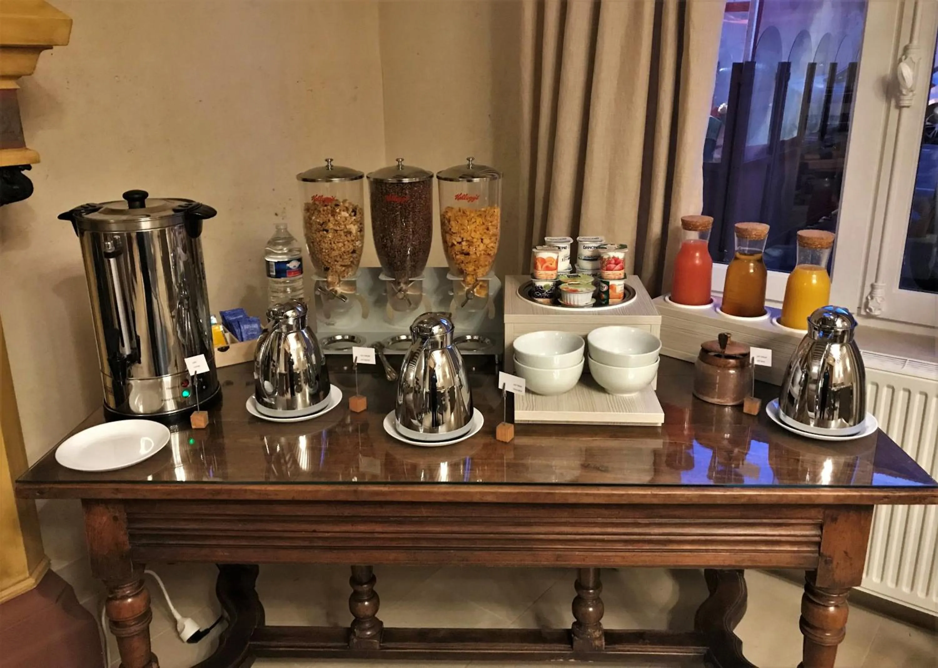 Breakfast in Hôtel Le Régent