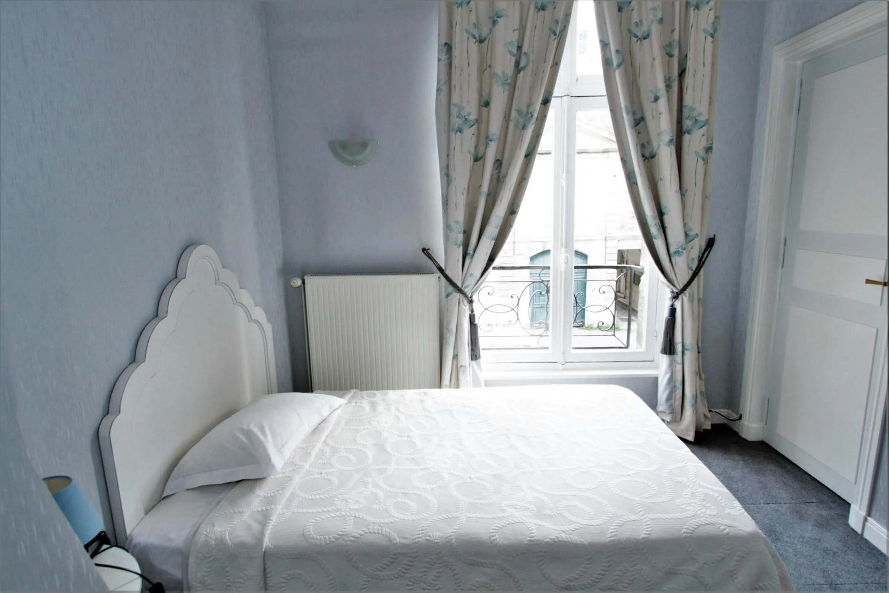 Bed in Hôtel Le Régent