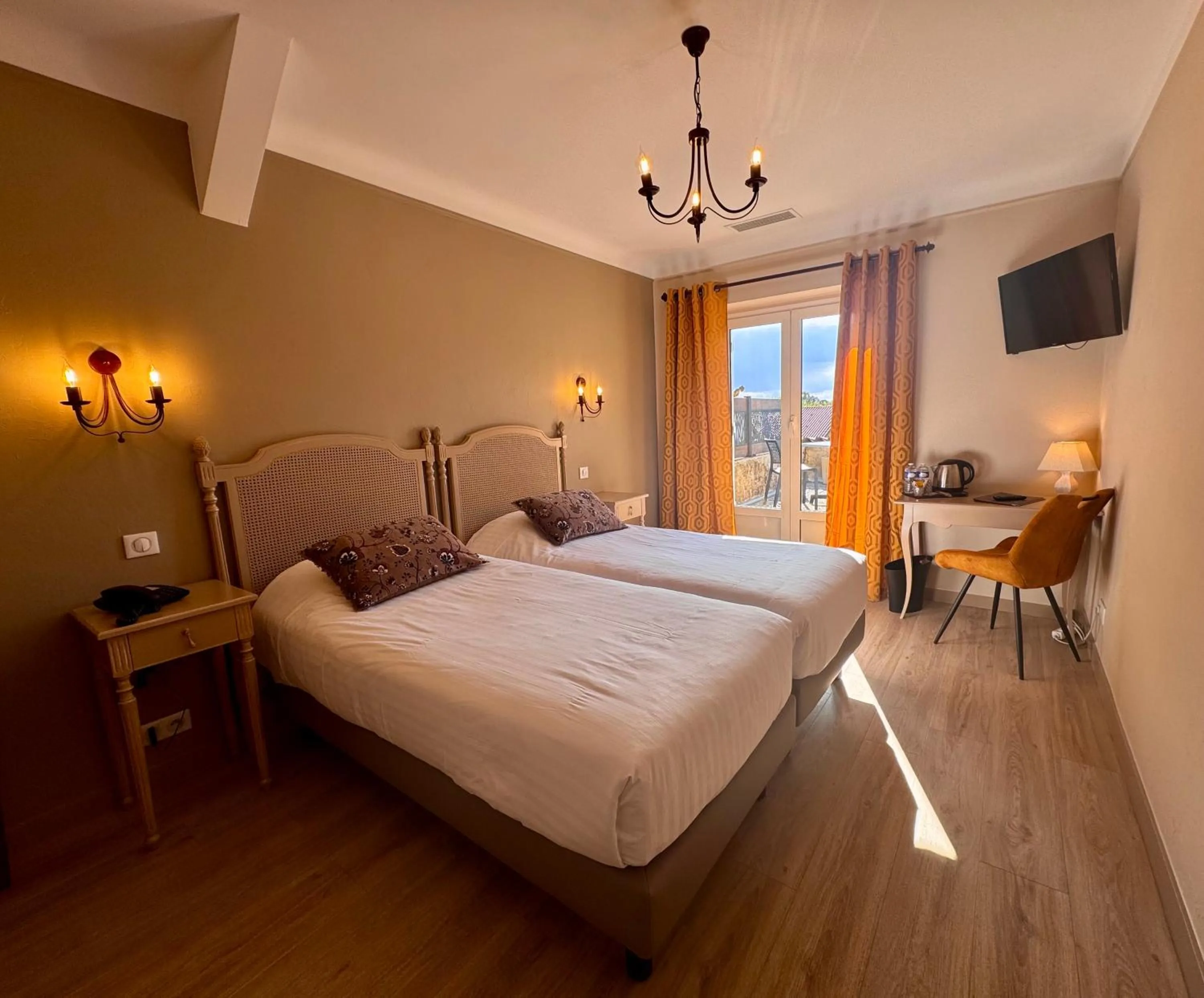 Property building, Bed in Hotel Restaurant Laborderie