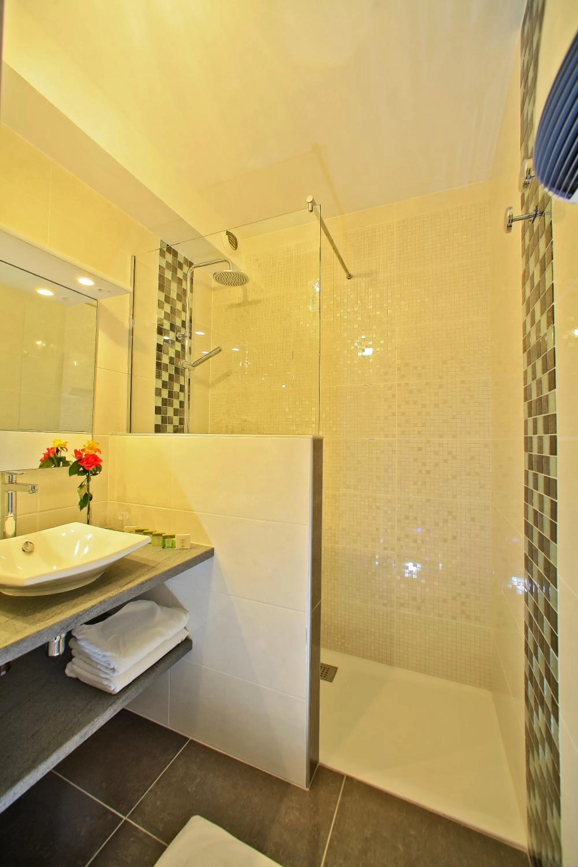 Bathroom in Hotel Restaurant Laborderie