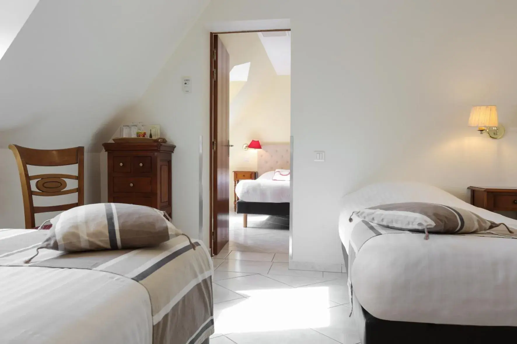 Deluxe Quadruple Room in Hotel Restaurant Laborderie Deluxe Quadruple Room in Hotel Restaurant Laborderie