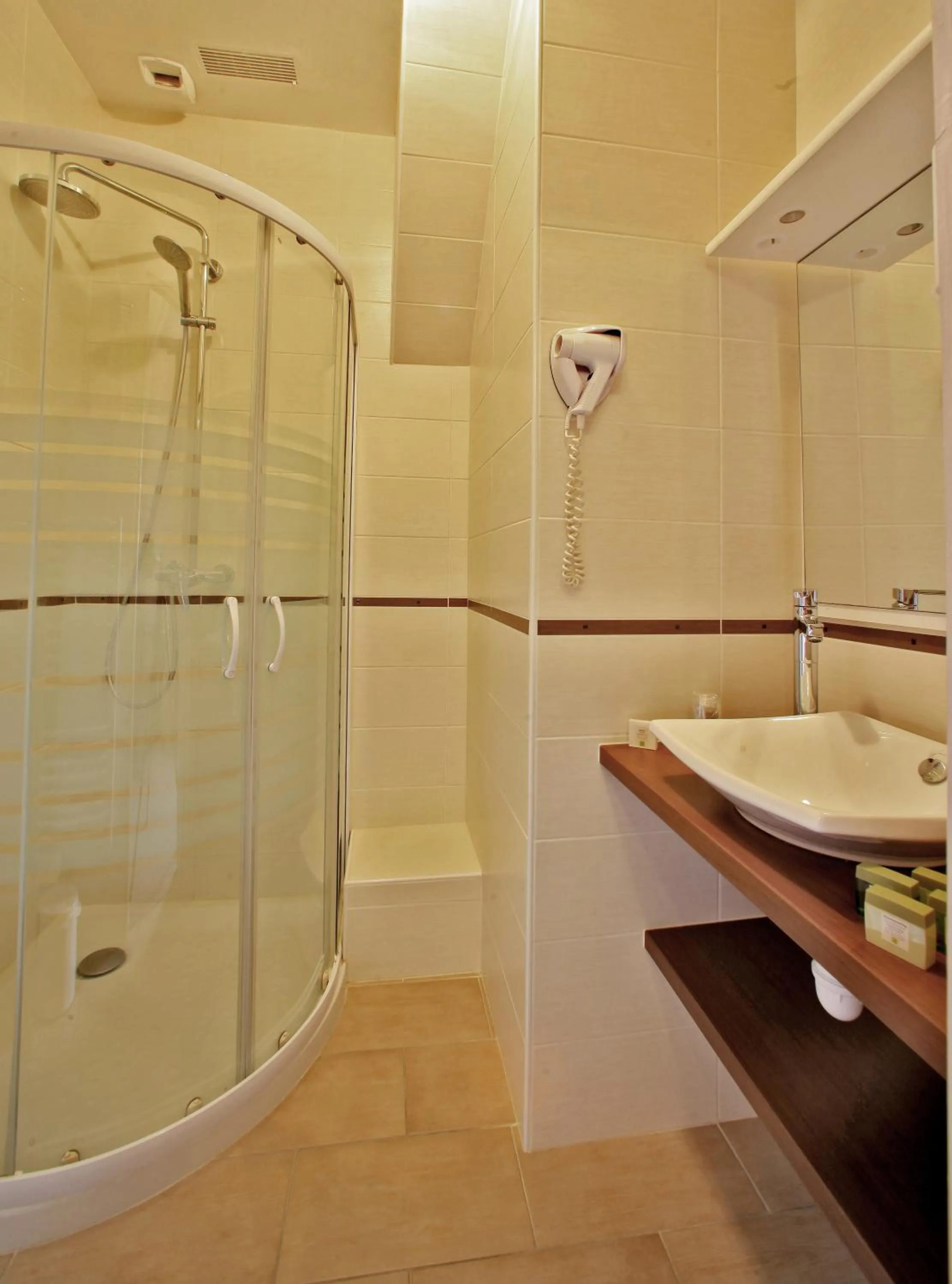 Bathroom in Hotel Restaurant Laborderie