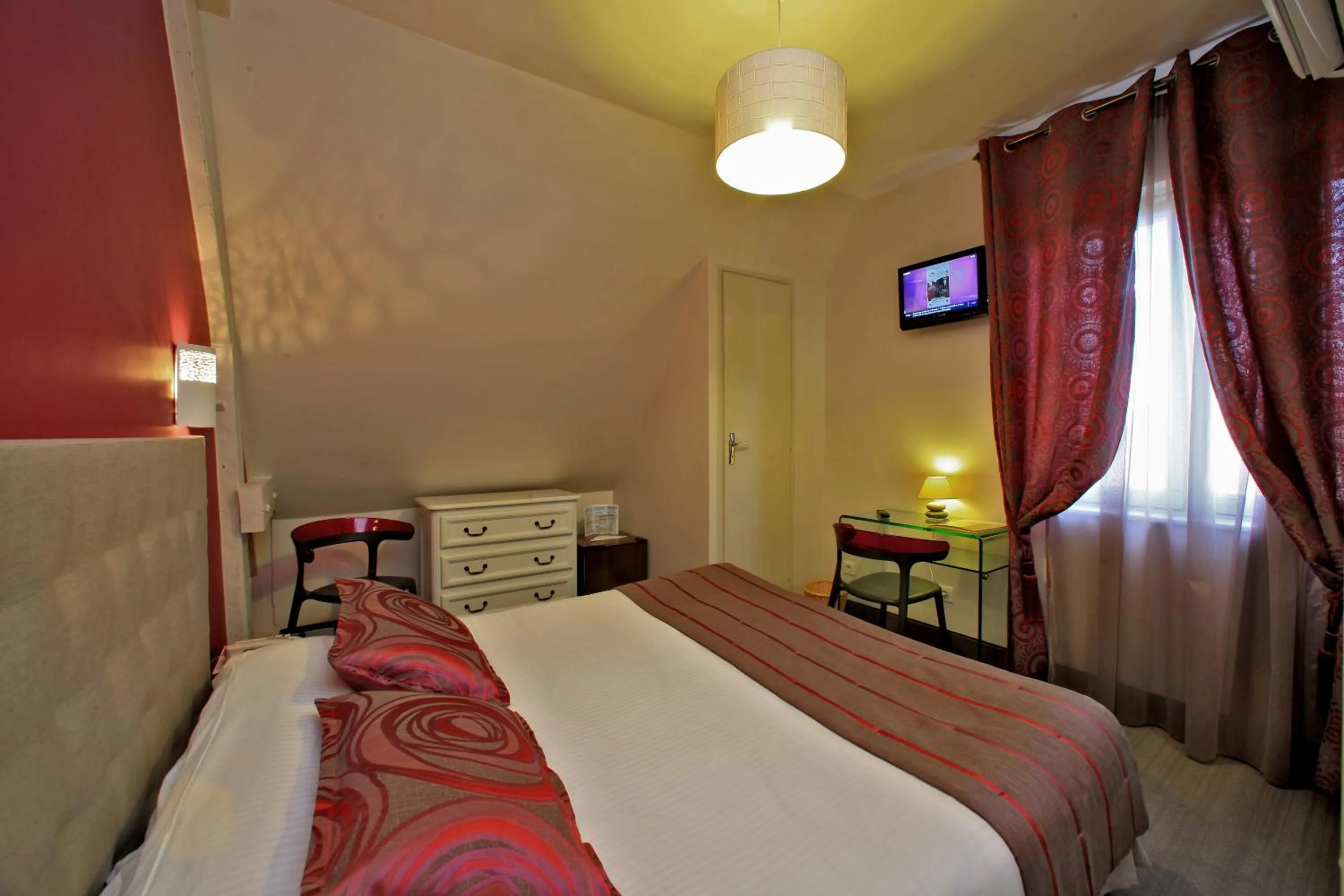 Bed in Hotel Restaurant Laborderie