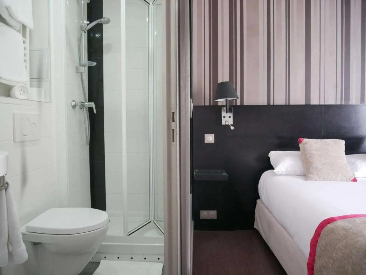 Bathroom, Bed in Bonséjour Montmartre