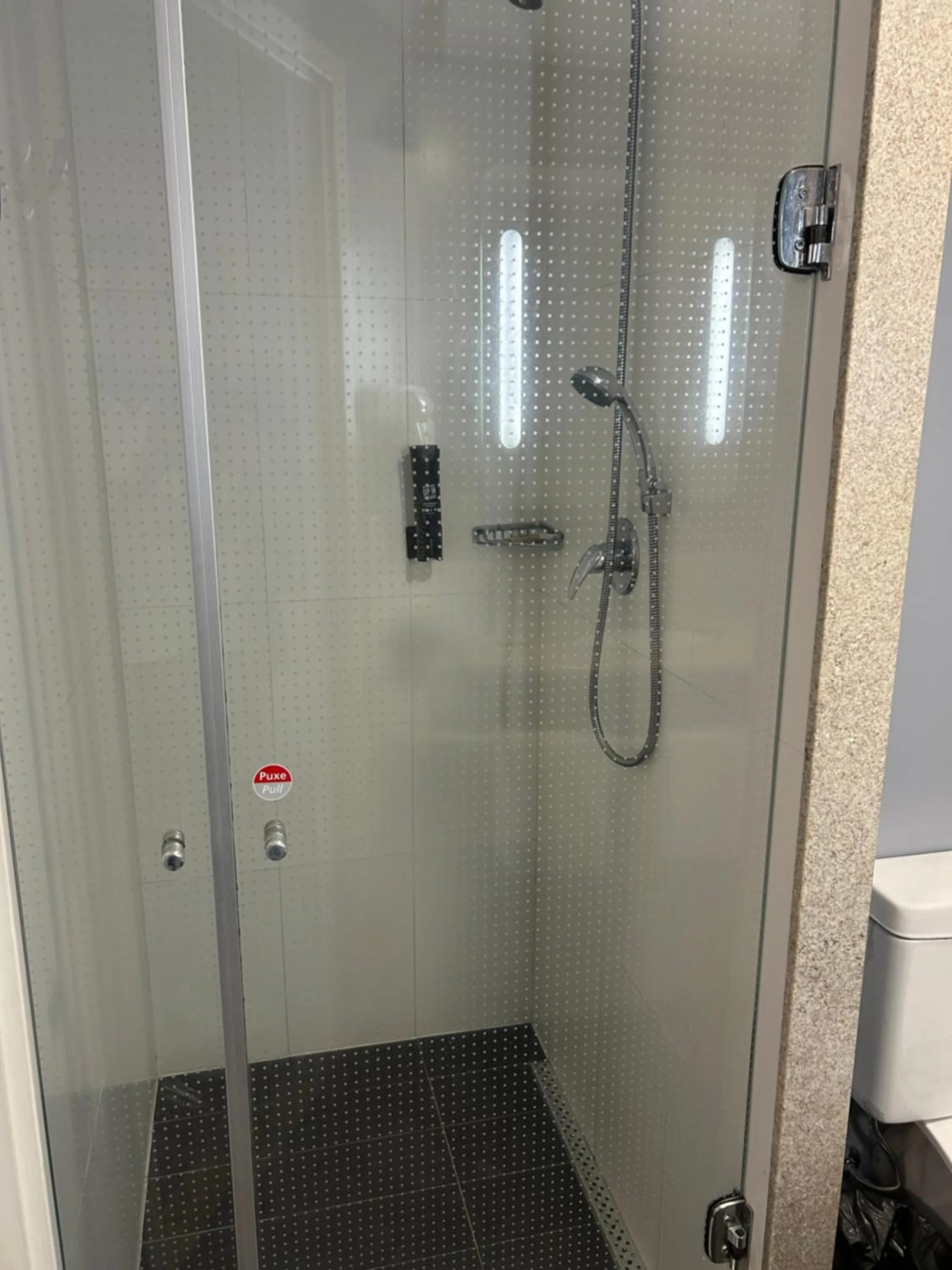 Bathroom in ibis Copacabana Posto 5