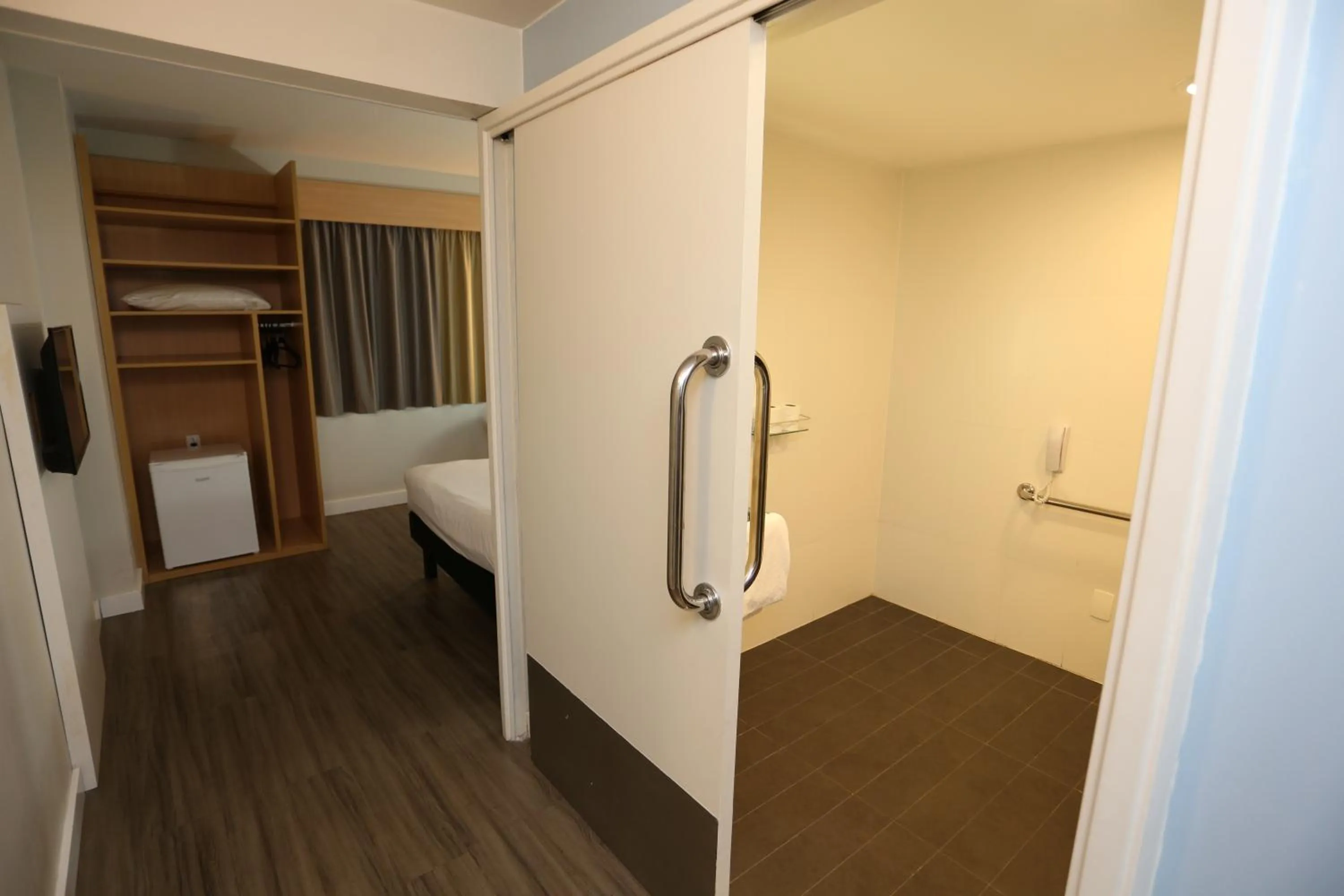 Photo of the whole room, Bed in ibis Copacabana Posto 5