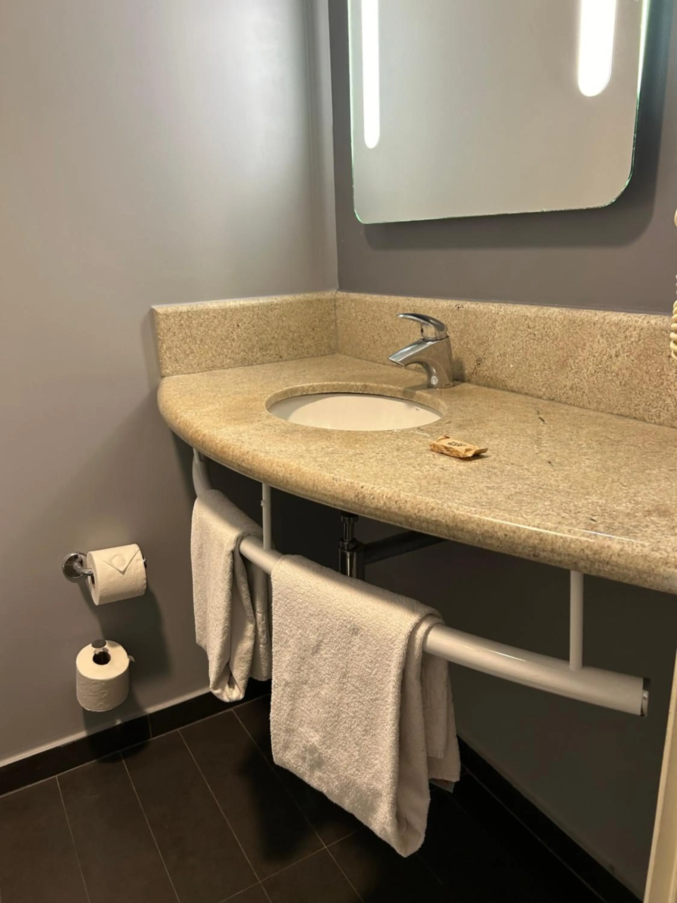 Bathroom in ibis Copacabana Posto 5