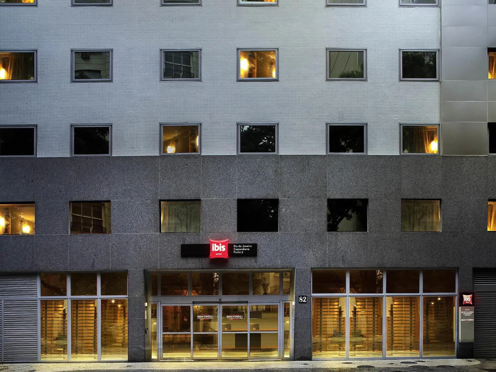 Property building in ibis Copacabana Posto 5