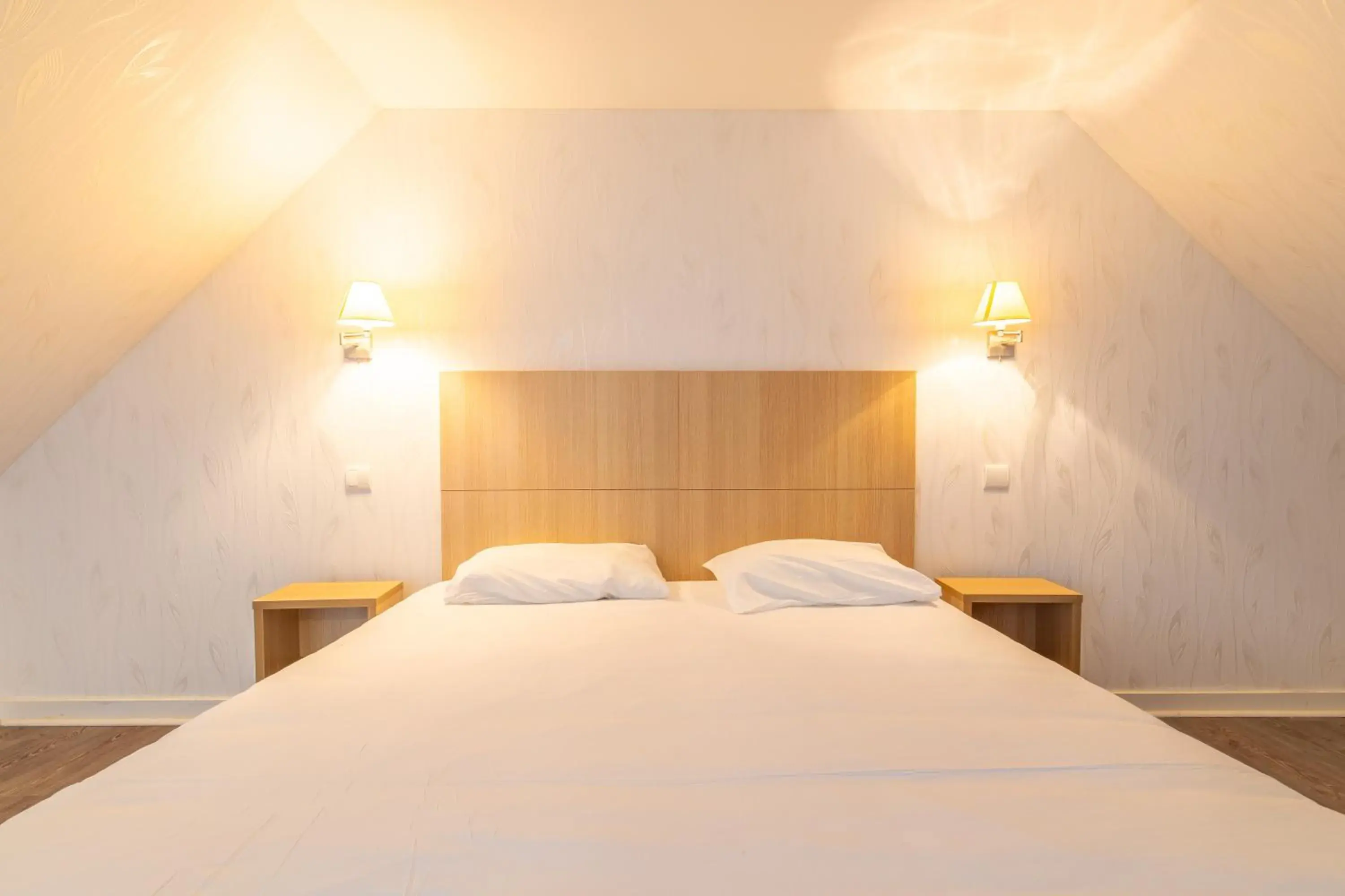 Superior Double Room - Saint Ronan in Manoir de Moëllien, The Originals Relais Superior Double Room - Saint Ronan in Manoir de Moëllien, The Originals Relais