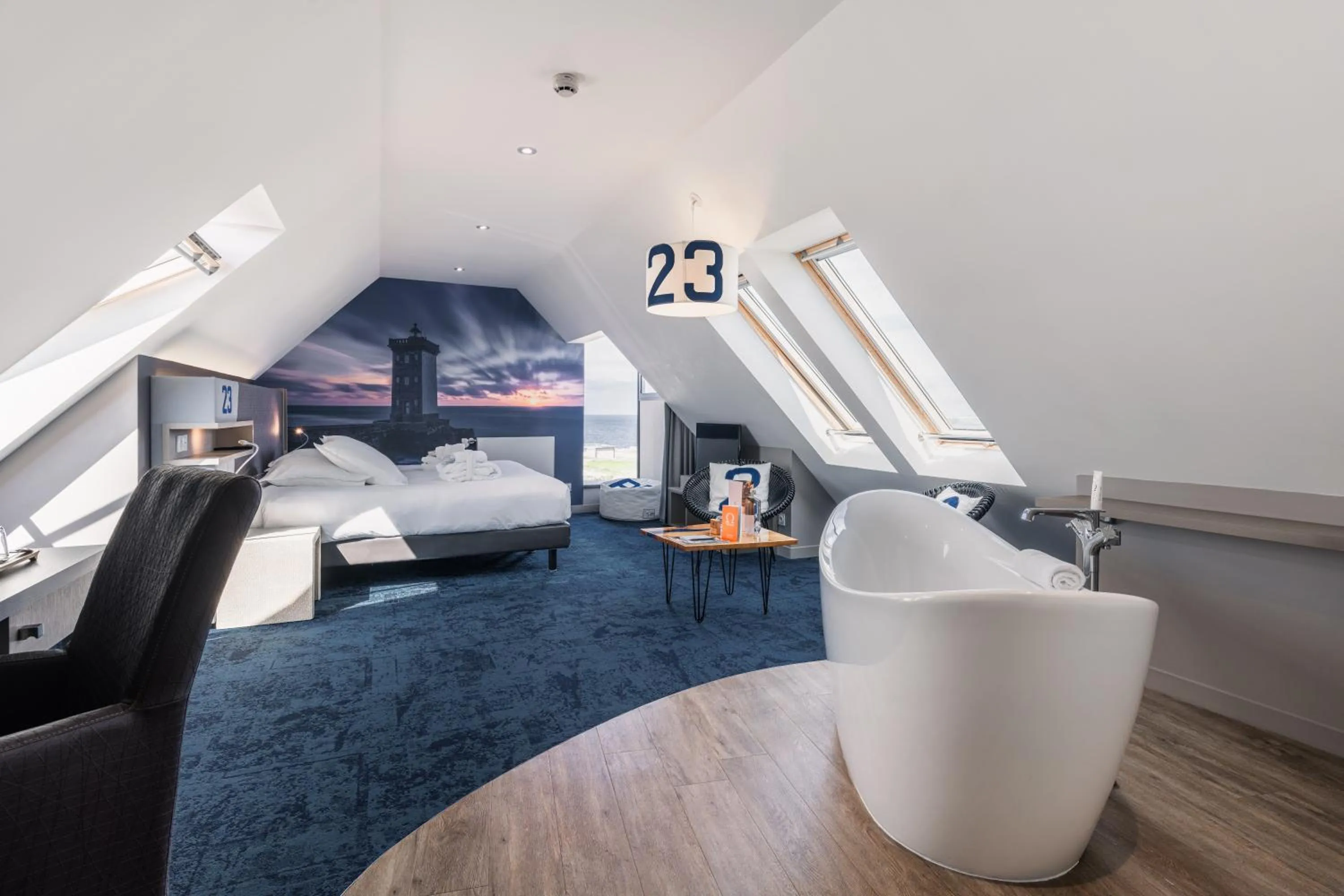 Bed in Hostellerie de la Pointe Saint-Mathieu - SPA & Restaurant