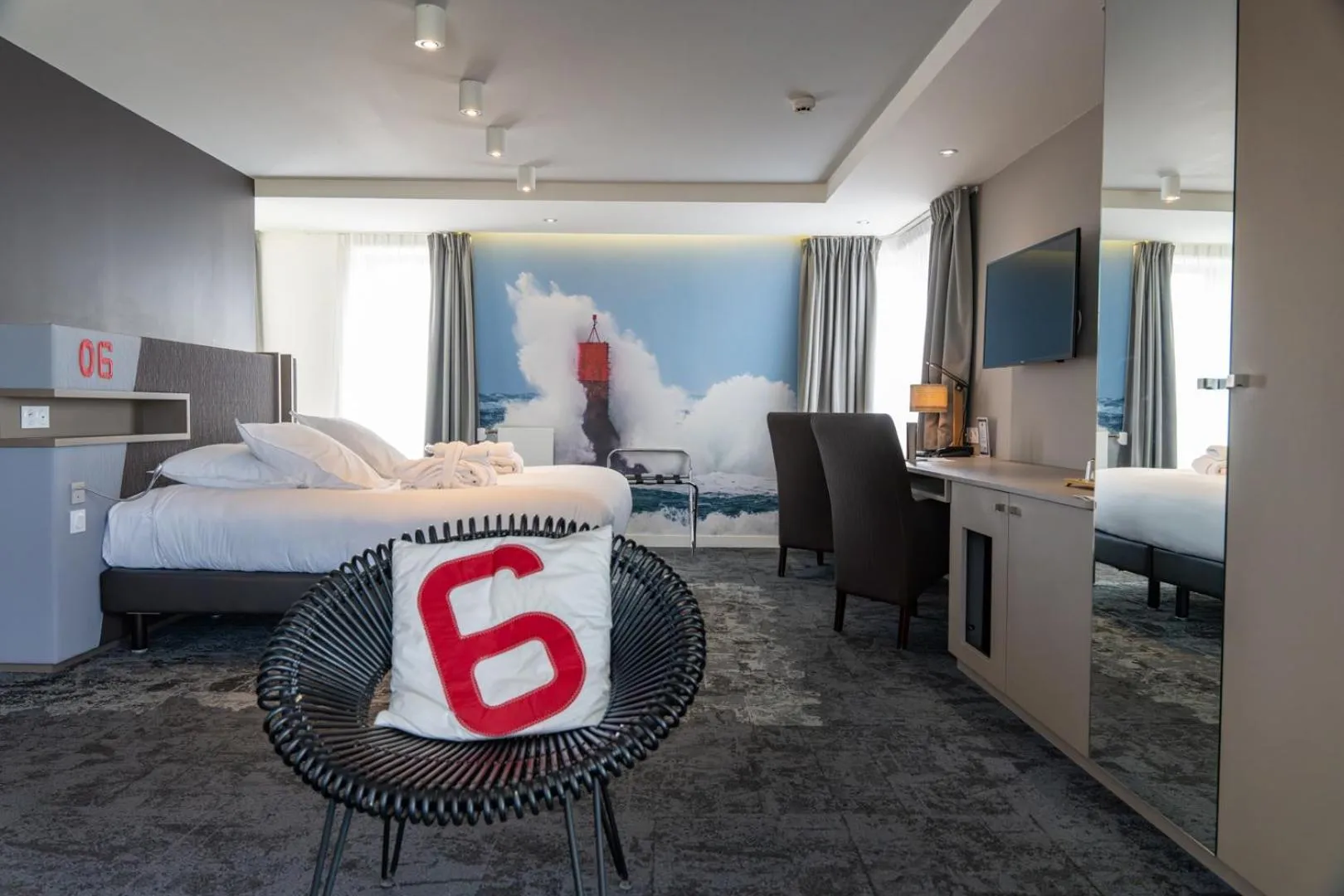 Bedroom, Bed in Hostellerie de la Pointe Saint-Mathieu - SPA & Restaurant