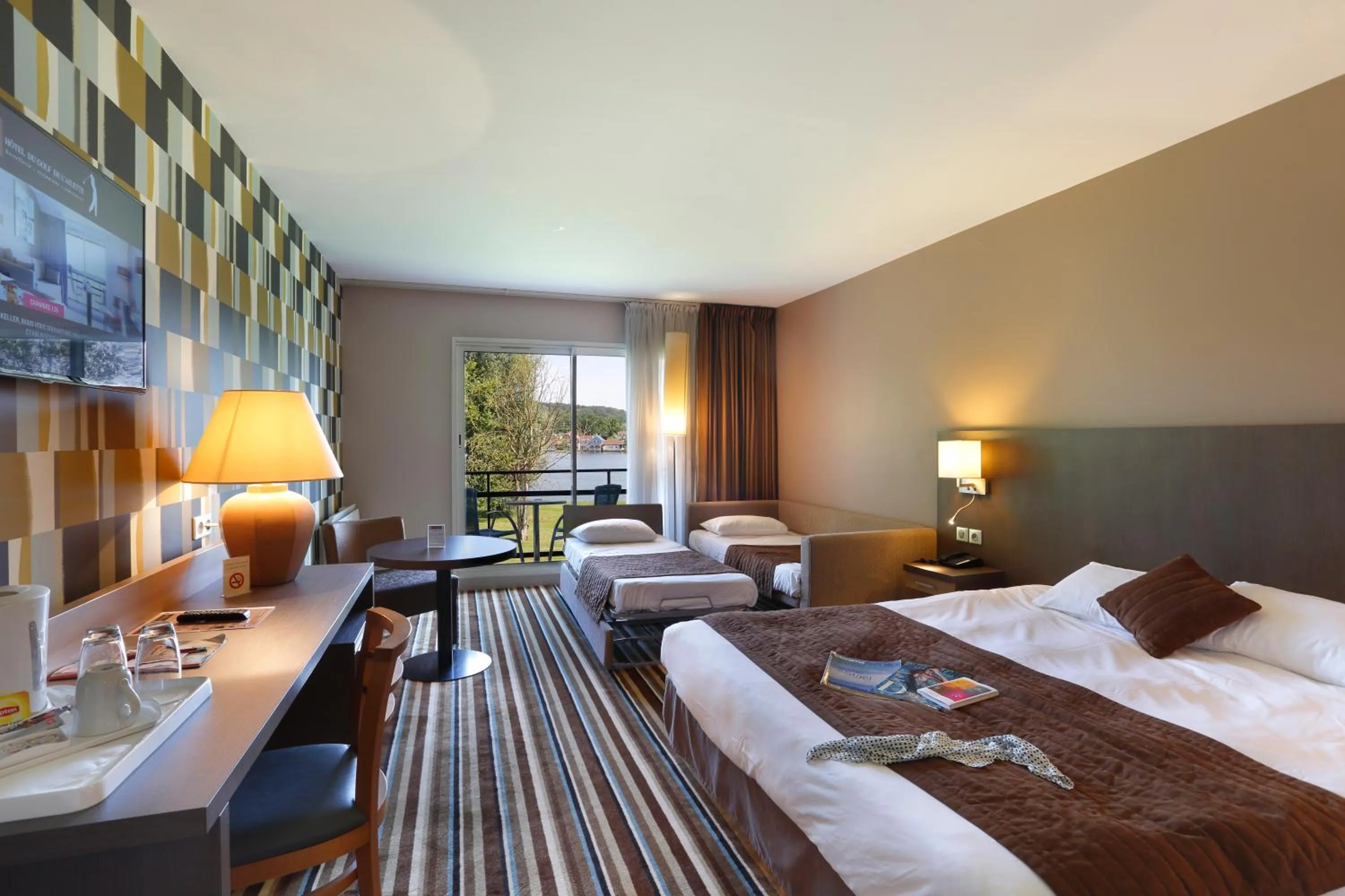 Bedroom, Bed in Hôtel du Golf de l'Ailette, The Originals Relais