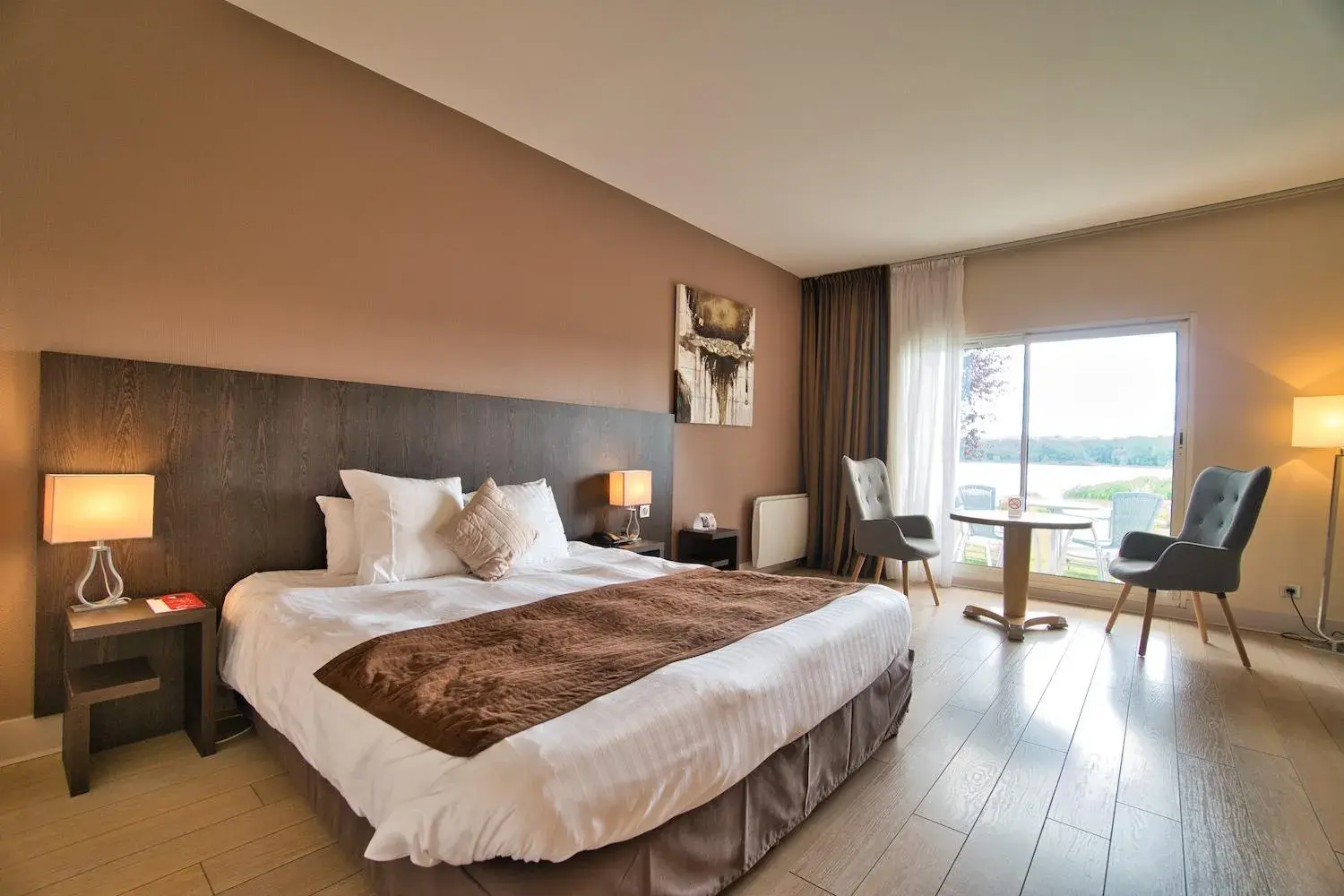 Double Room With Terrace - Lake View in Hôtel du Golf de l'Ailette, The Originals Relais Double Room With Terrace - Lake View in Hôtel du Golf de l'Ailette, The Originals Relais