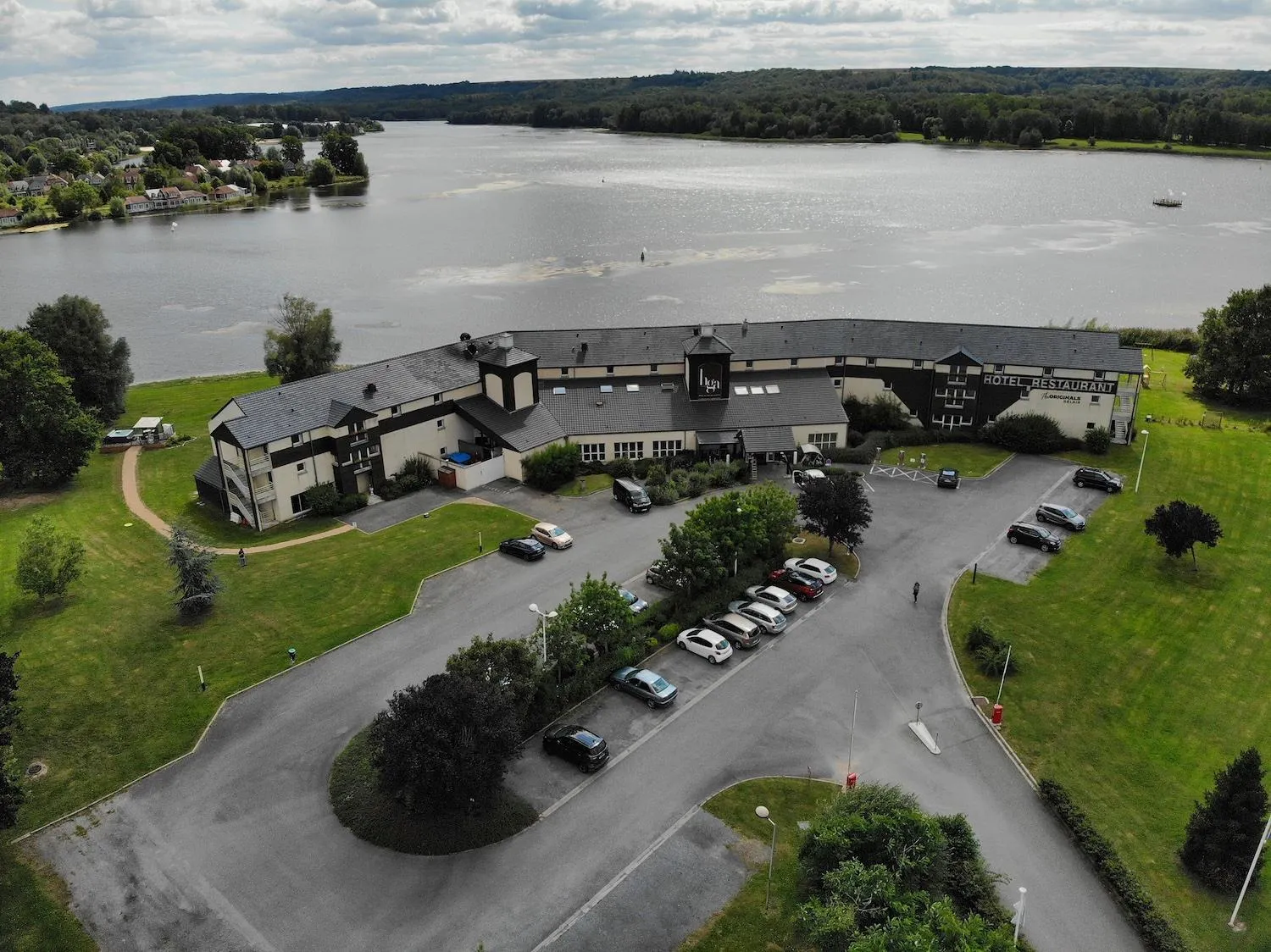 Bird's eye view in Hôtel du Golf de l'Ailette, The Originals Relais