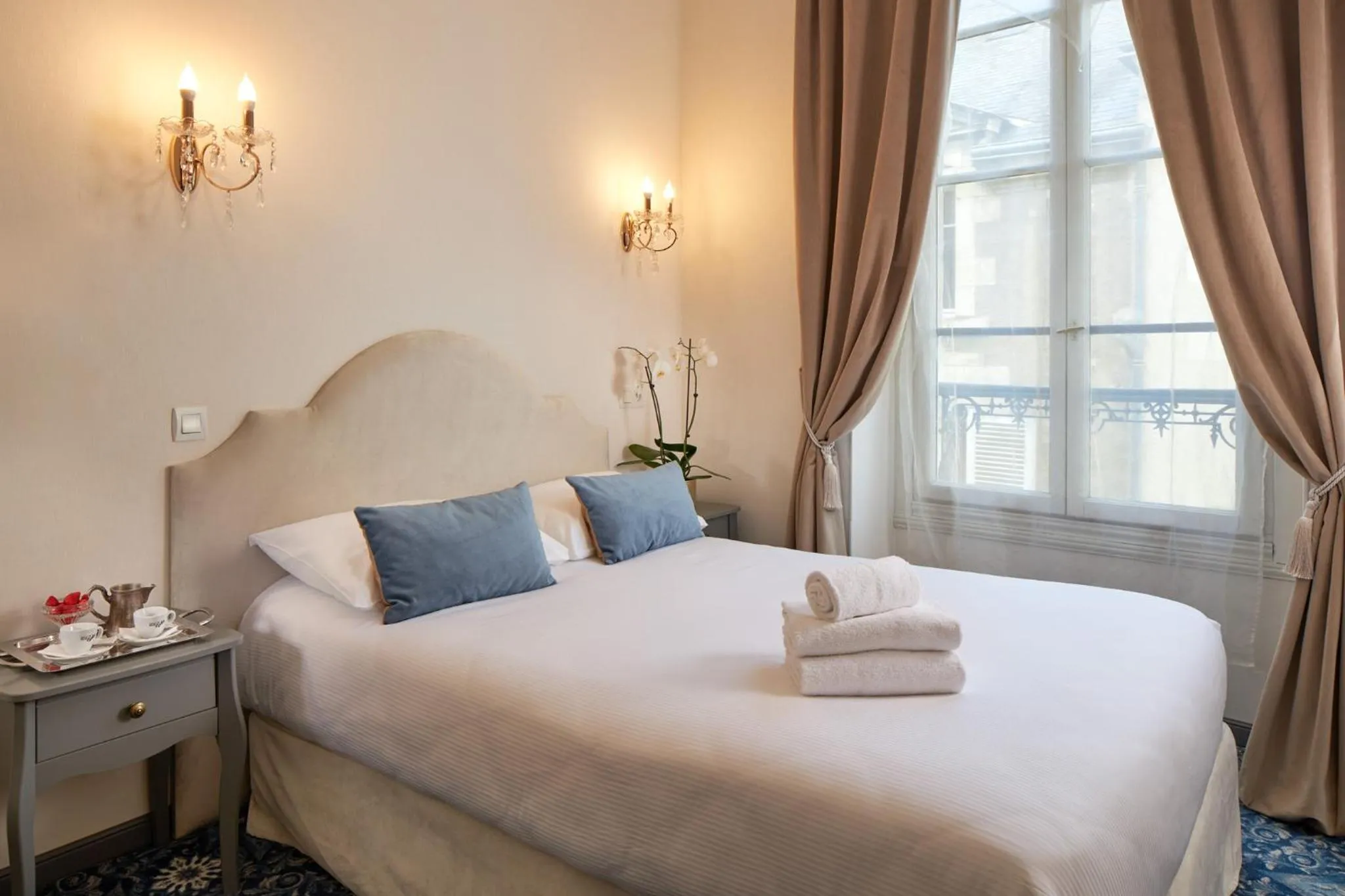 Bed in Hôtel De France Et De Guise - 1891