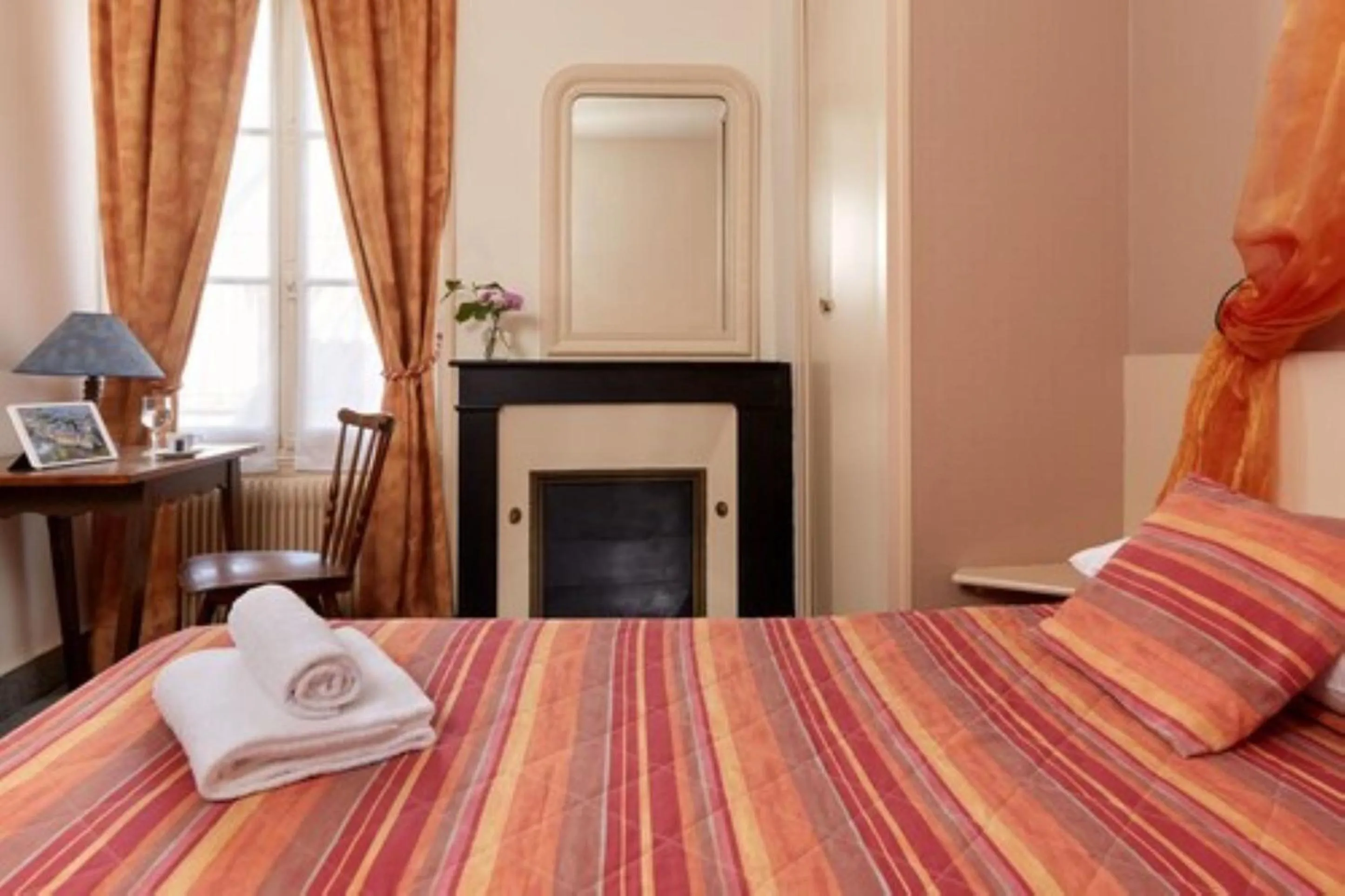 Bed in Hôtel De France Et De Guise - 1891