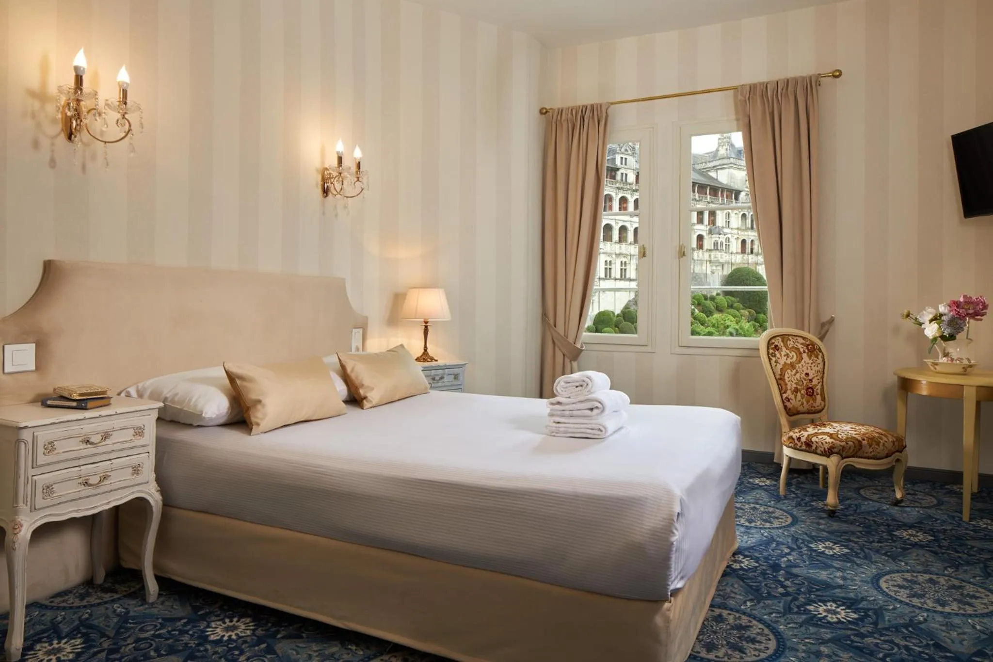 Bed in Hôtel De France Et De Guise - 1891