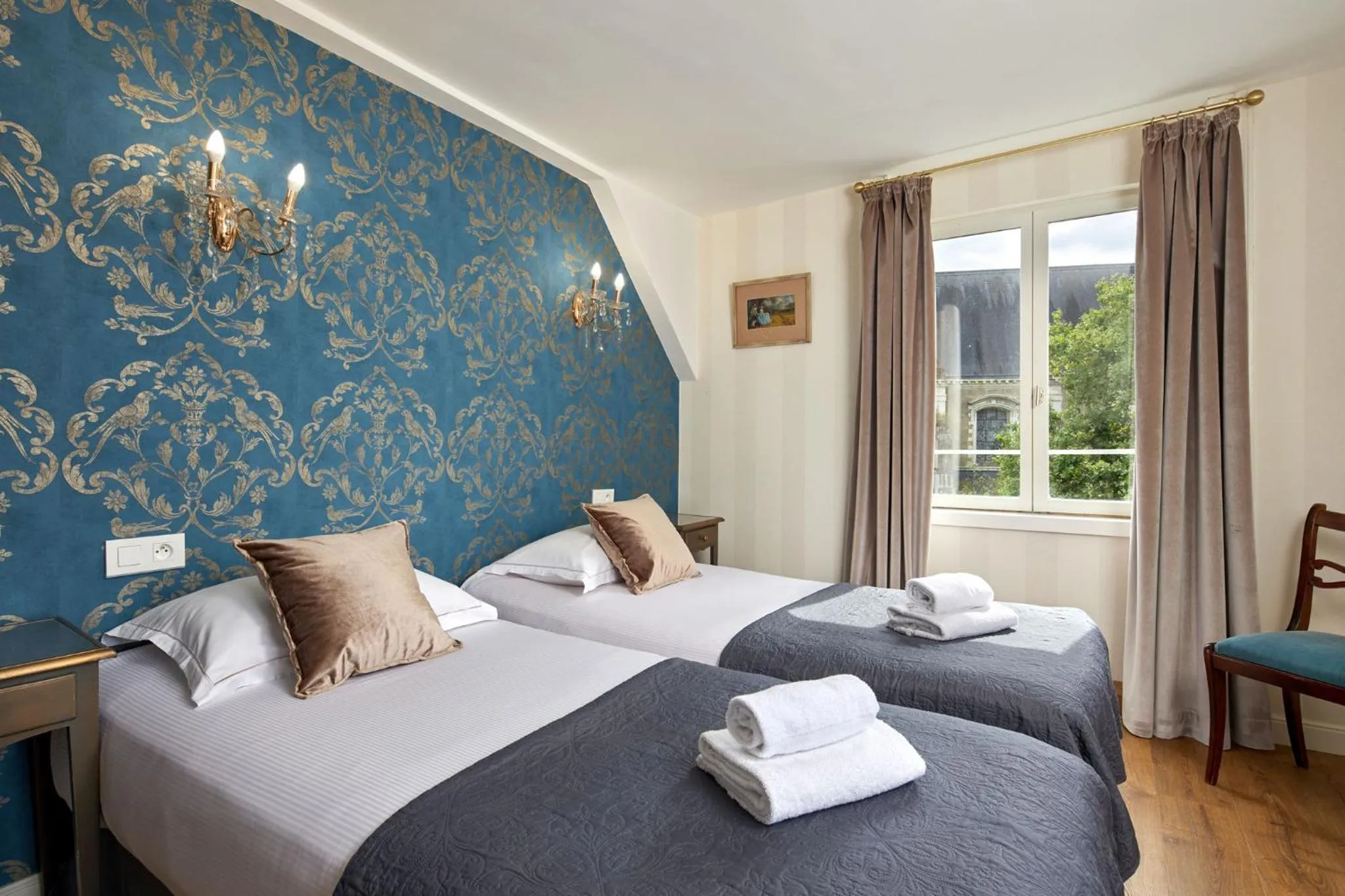 Bedroom, Bed in Hôtel De France Et De Guise - 1891