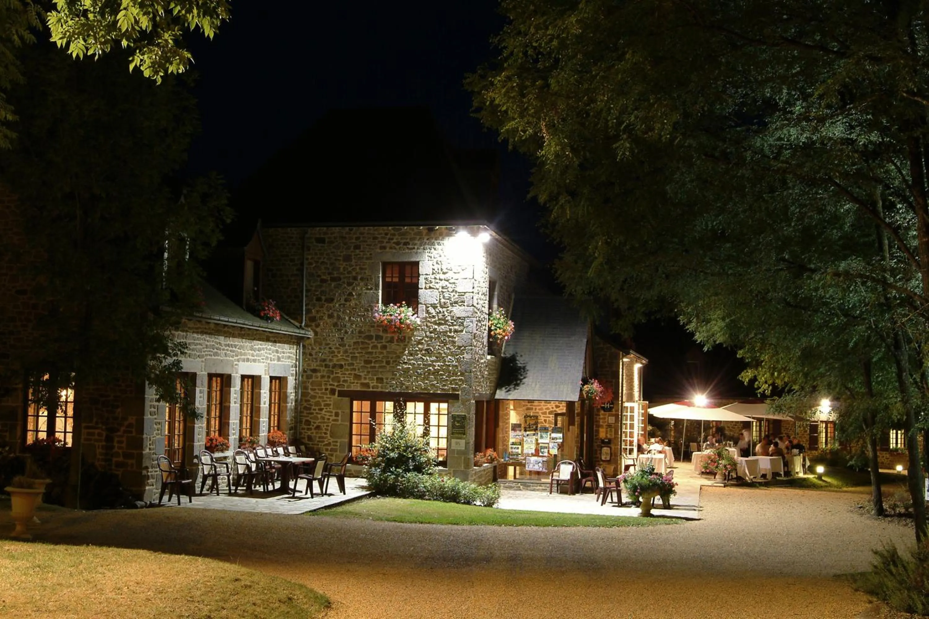 Facade/entrance in Logis La Marjolaine