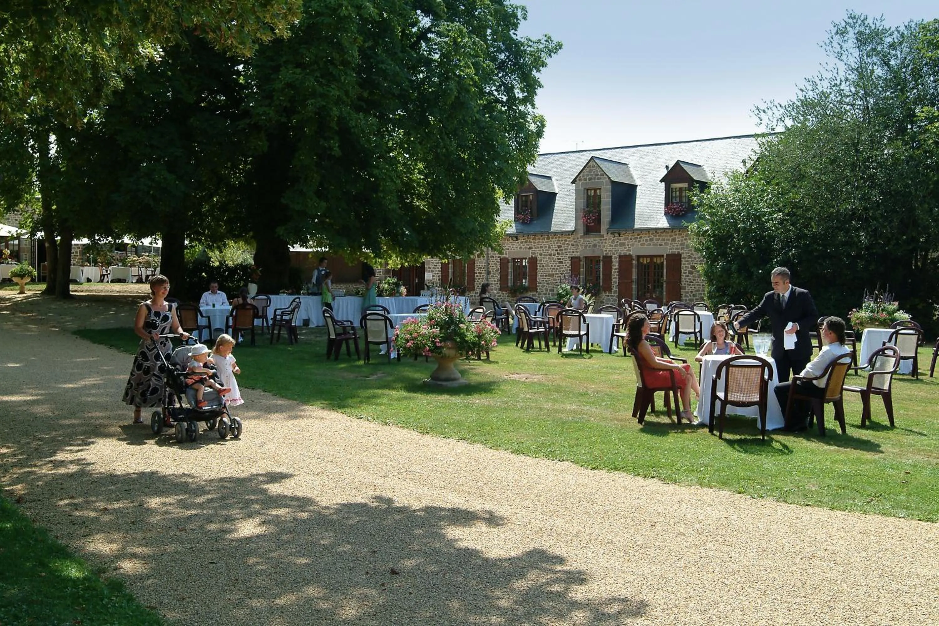 Patio in Logis La Marjolaine