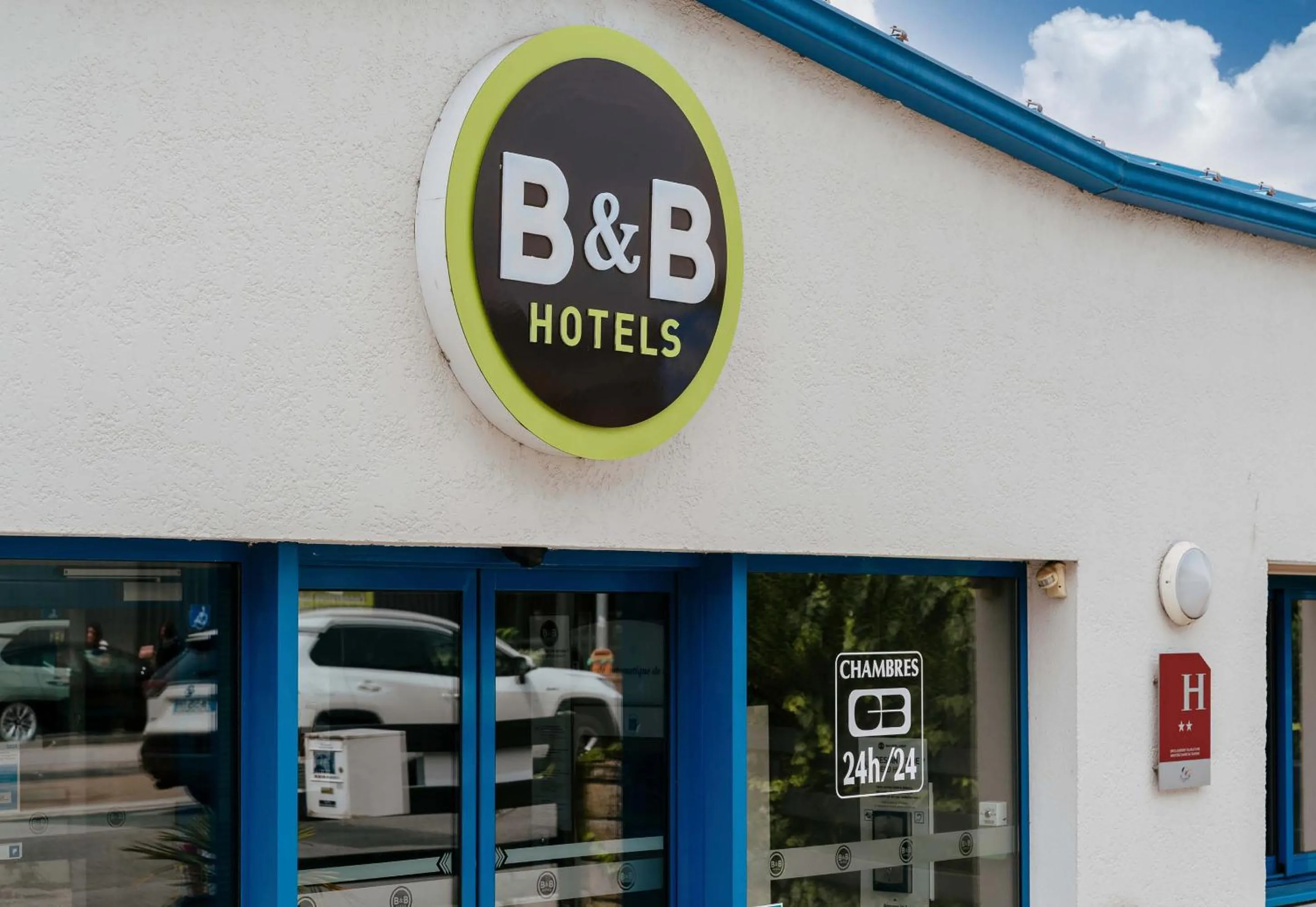 Property logo or sign in B&B HOTEL Auray Carnac