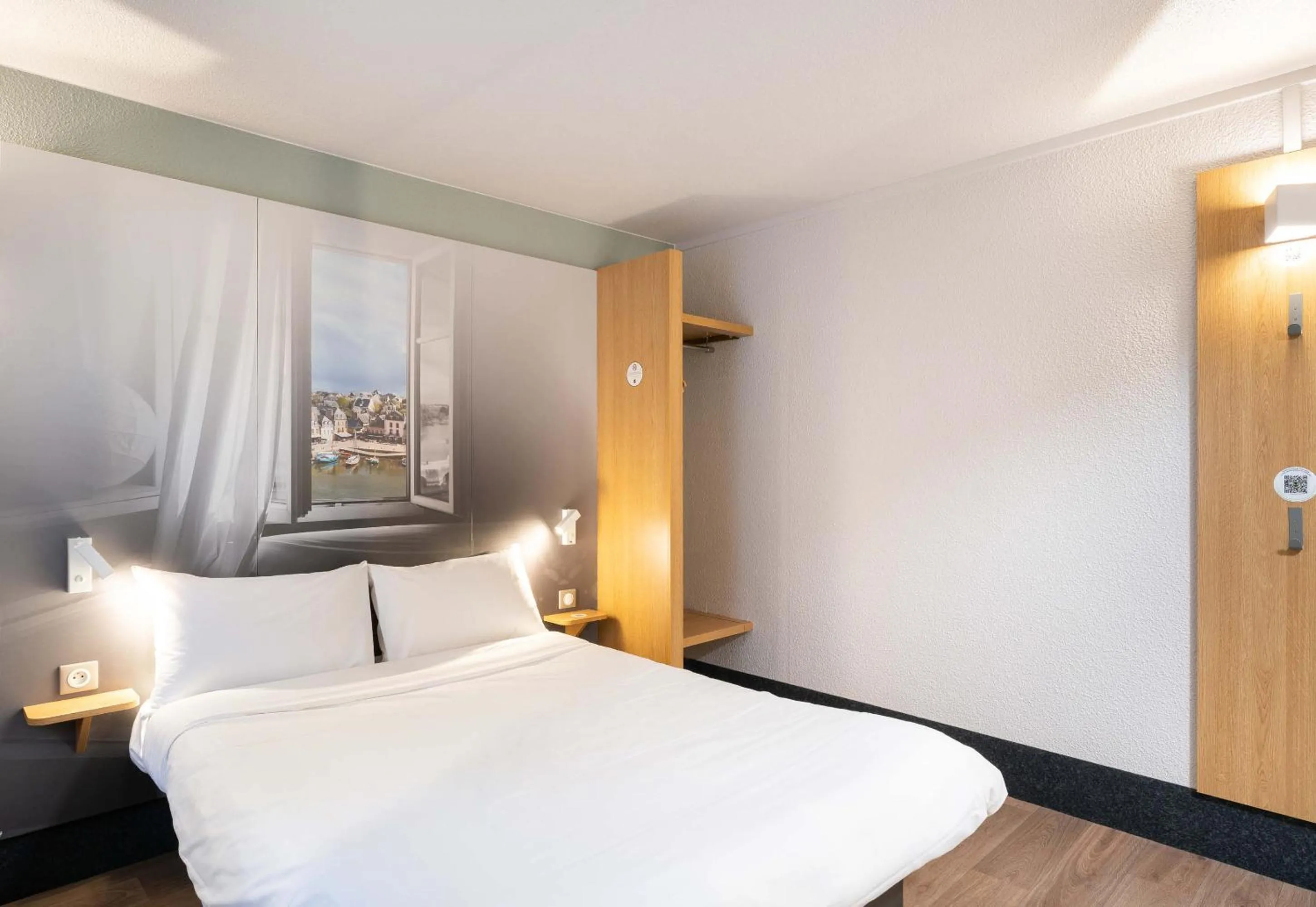 Bedroom, Bed in B&B HOTEL Auray Carnac