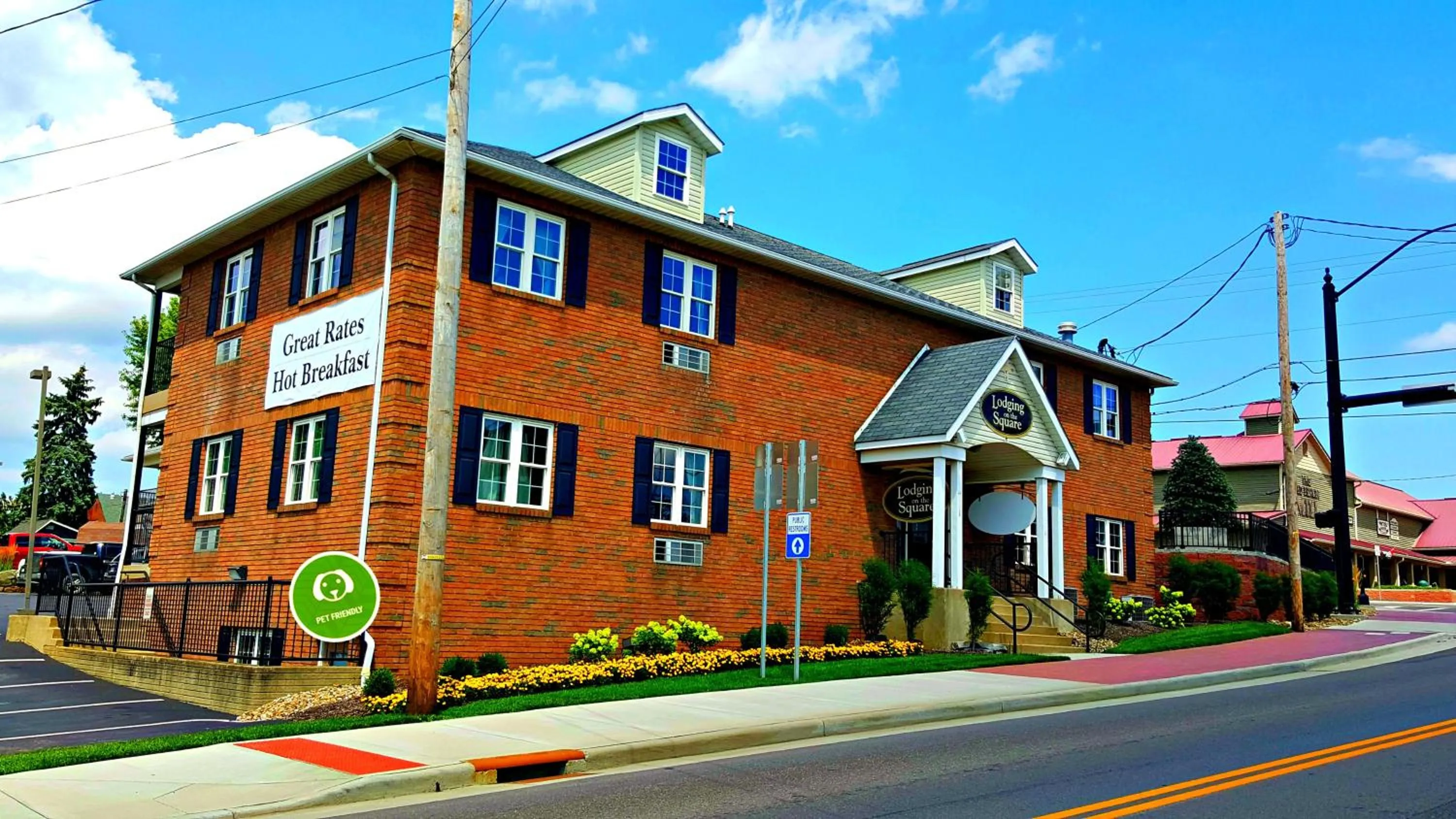 Facade/entrance in Lodging on the Square