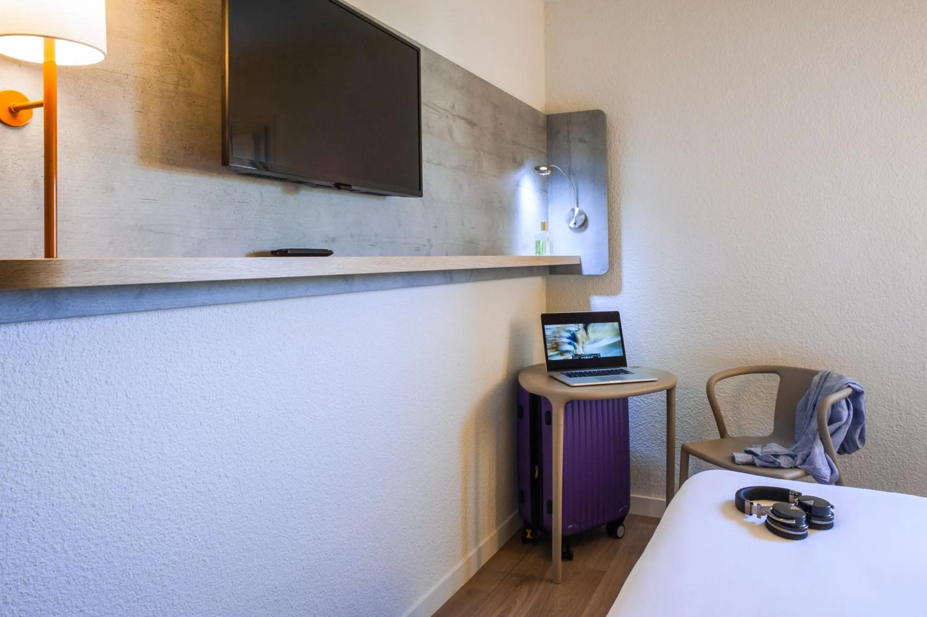 TV and multimedia in ibis budget Nuits Saint Georges