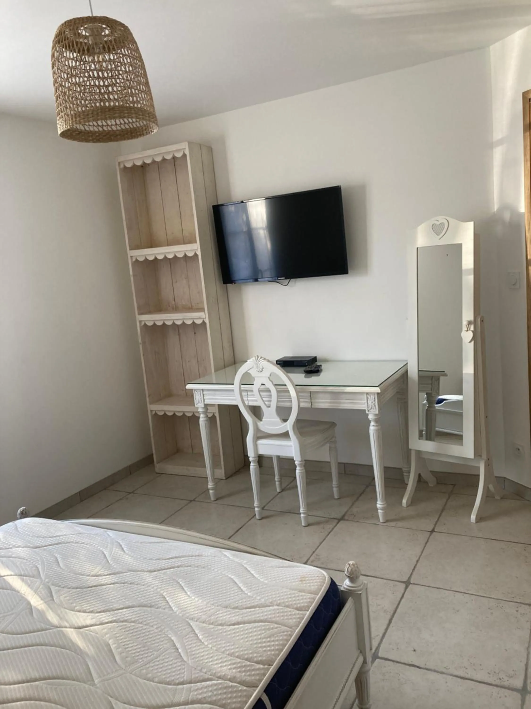 Photo of the whole room, Bed in Locations Ile de Ré