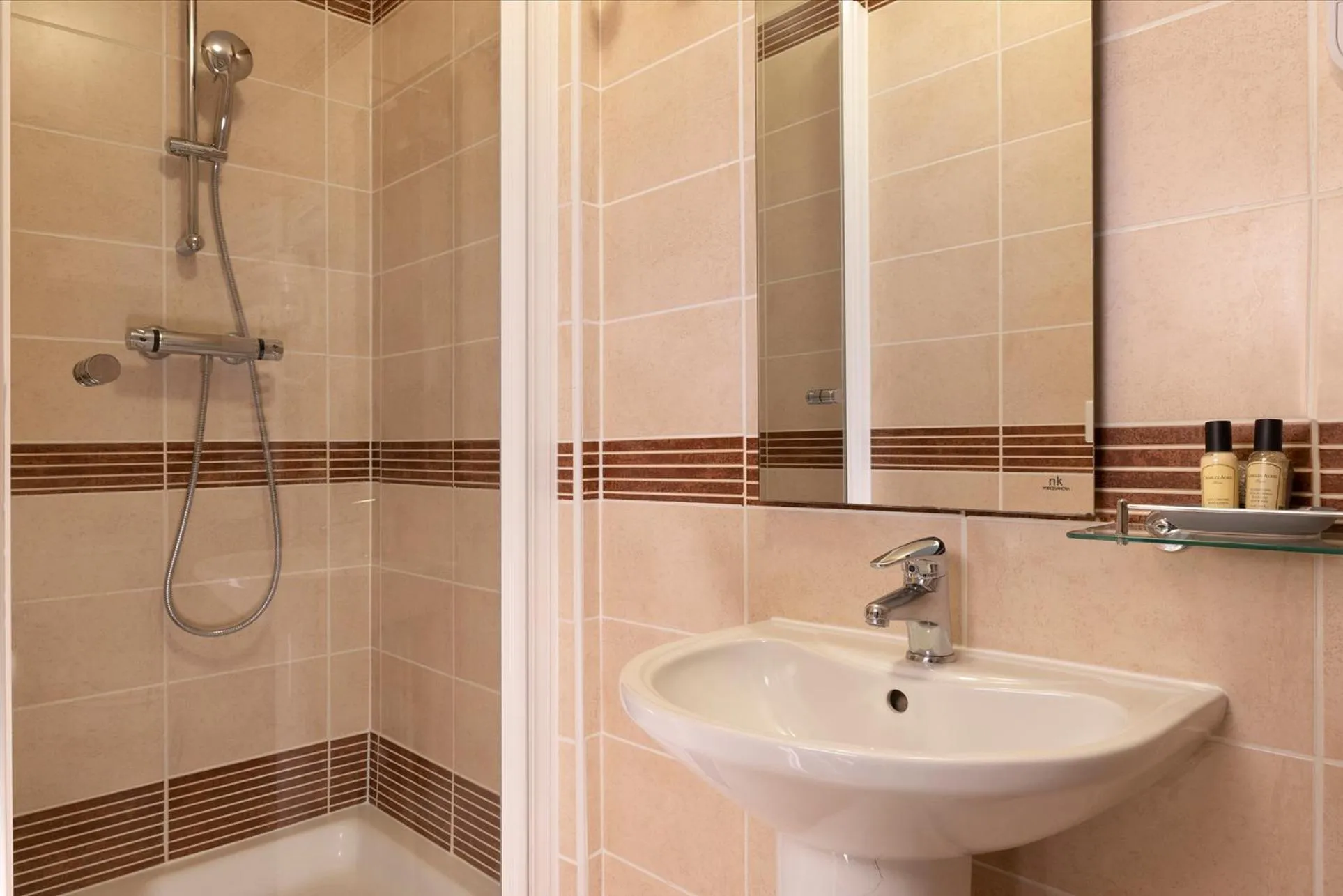 Inner courtyard view in Hôtel de Lion sur Mer