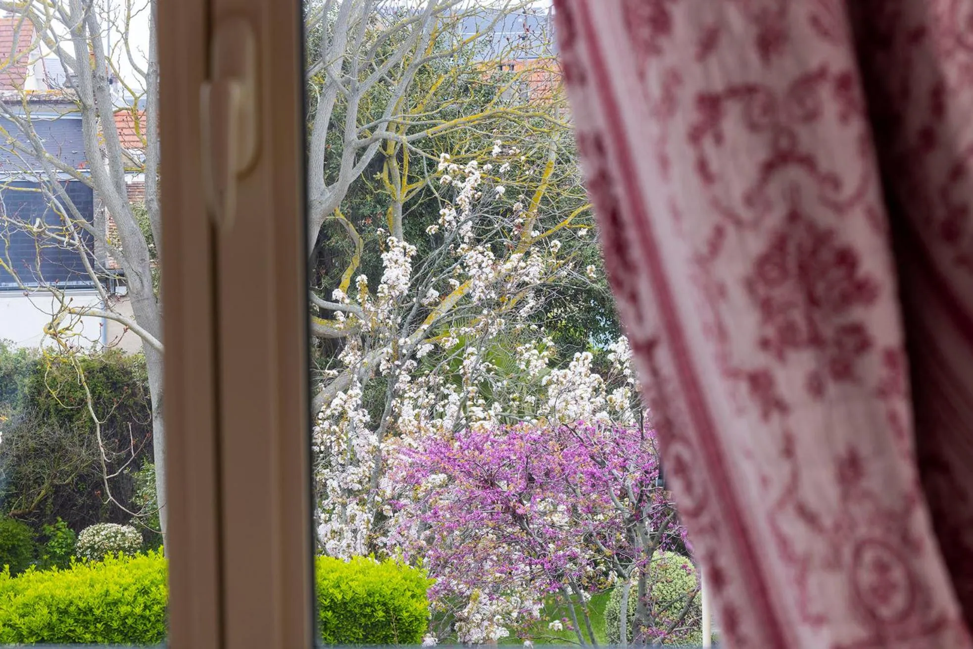 Spring in Hôtel de Lion sur Mer