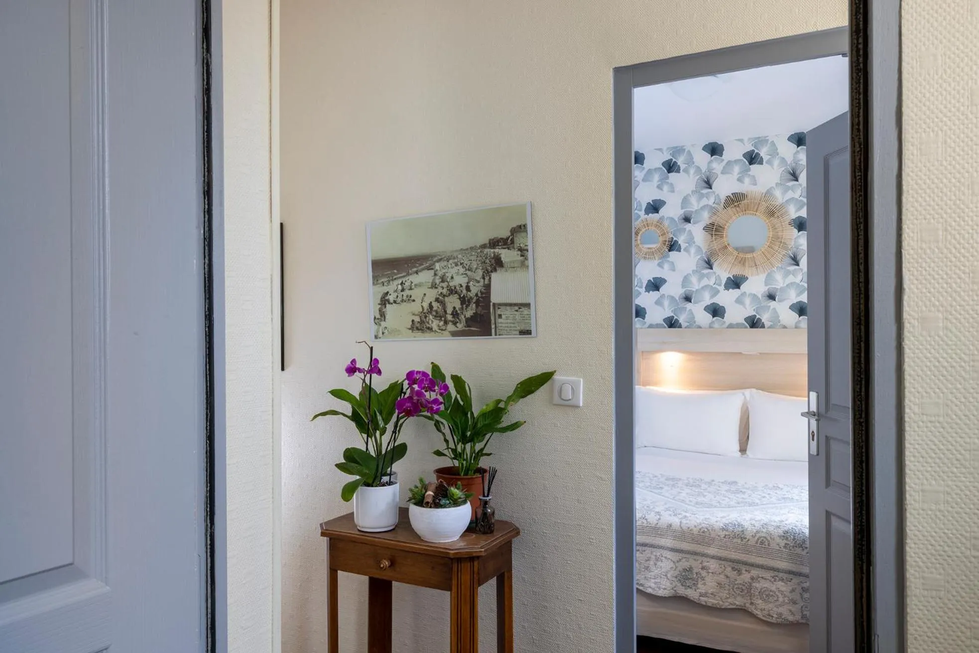 Bed in Hôtel de Lion sur Mer