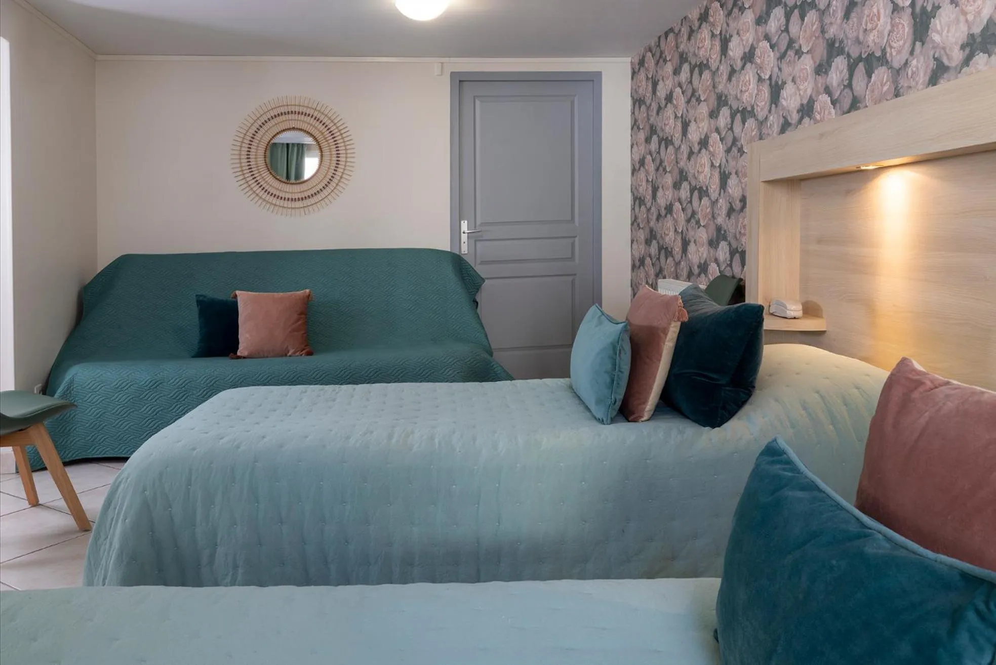 Bathroom, Bed in Hôtel de Lion sur Mer