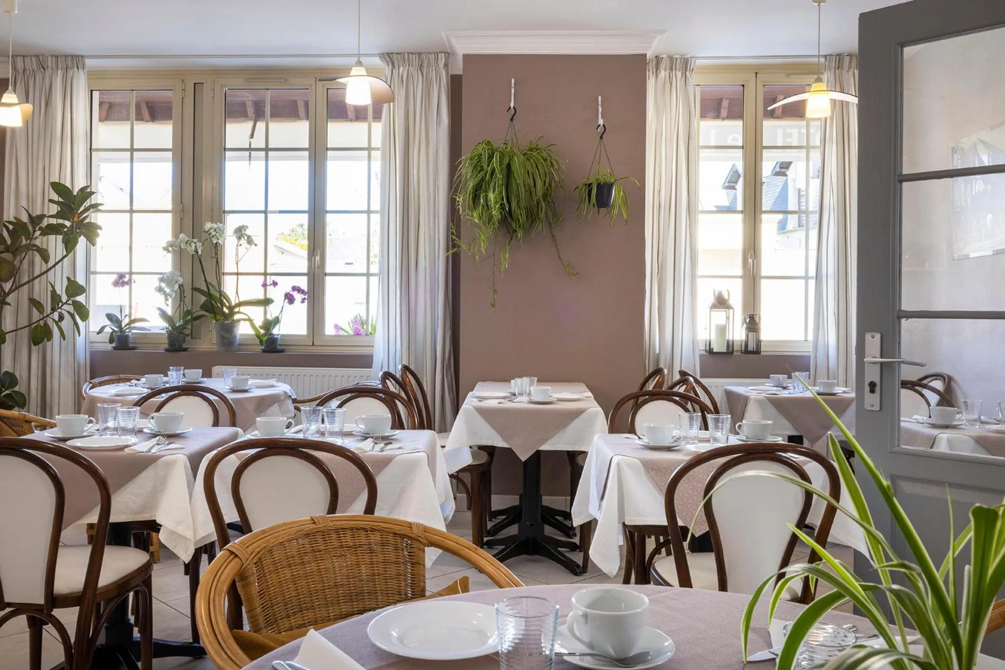 Breakfast in Hôtel de Lion sur Mer