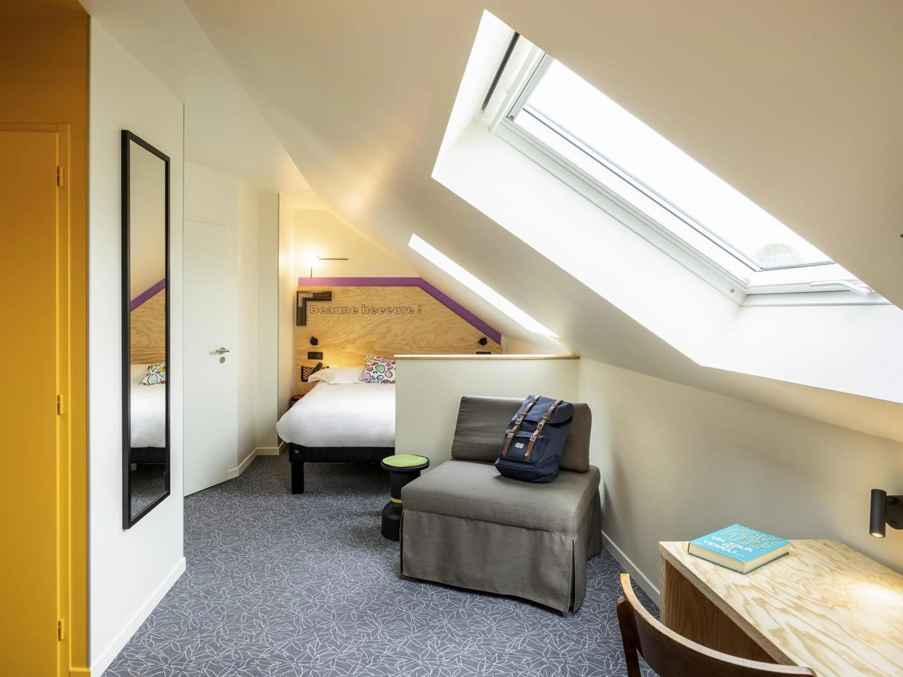 Bedroom, Bed in greet Hotel Beaune