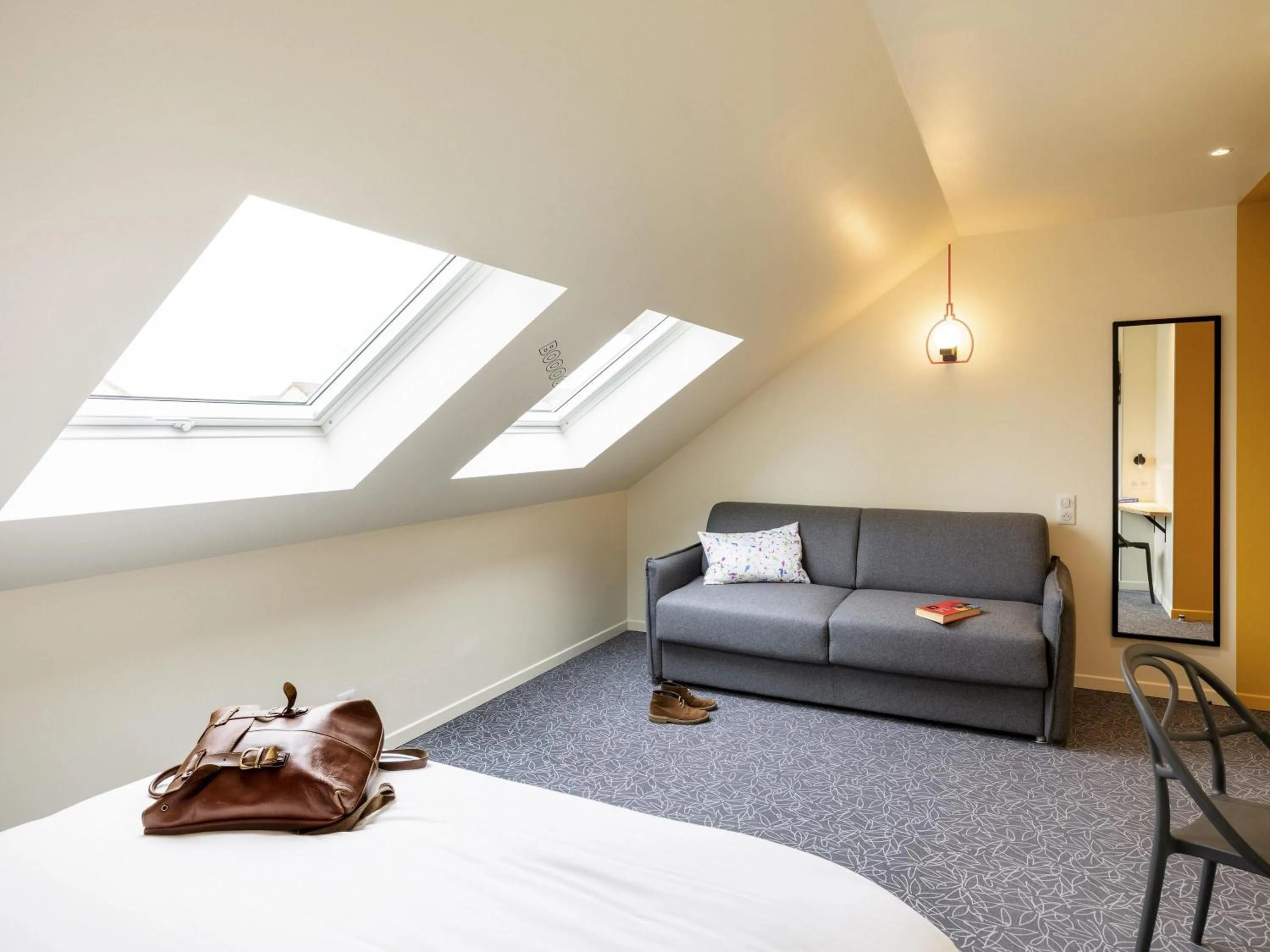 Bedroom, Bed in greet Hotel Beaune