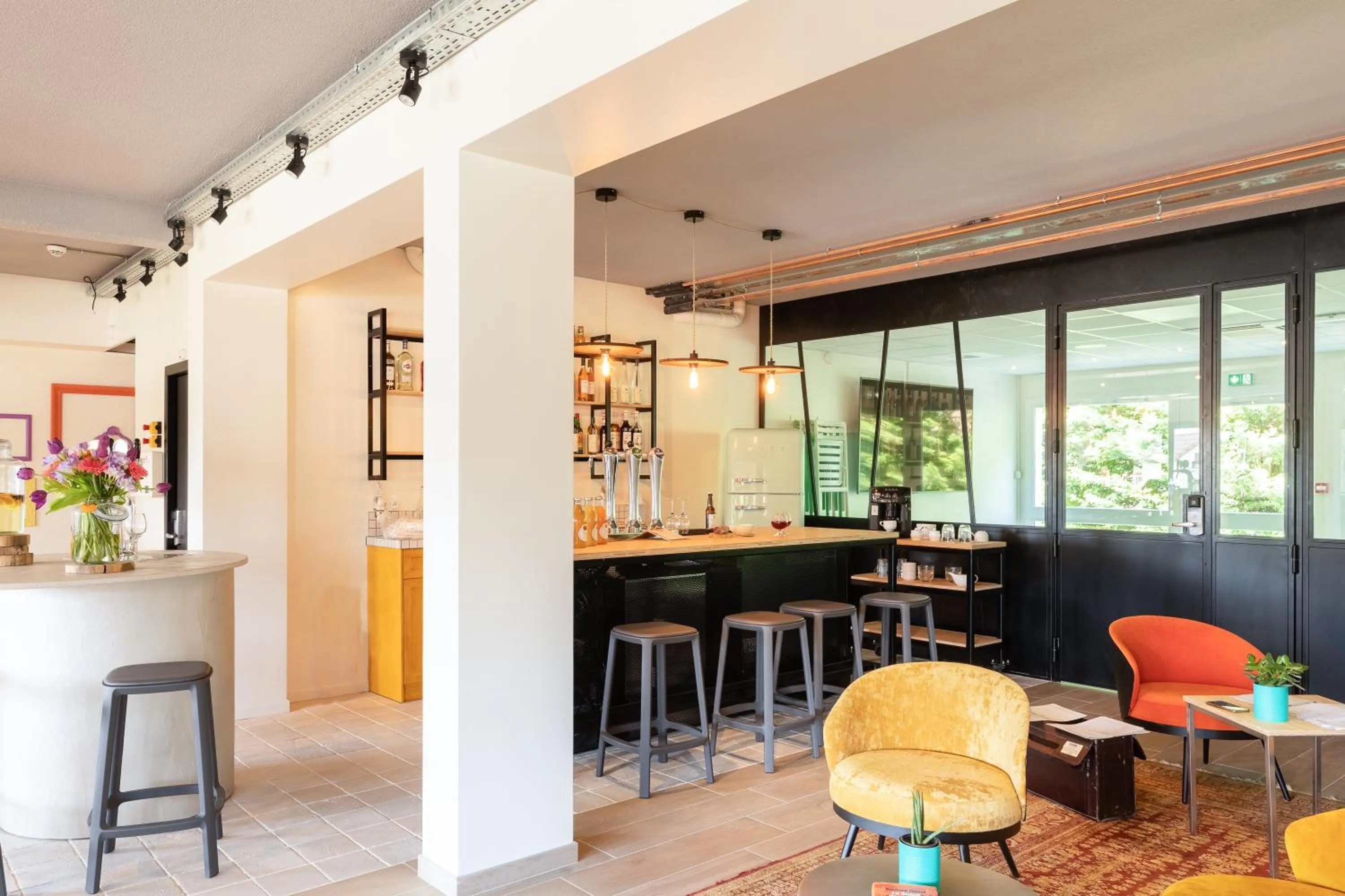 Lounge or bar in greet Hotel Beaune