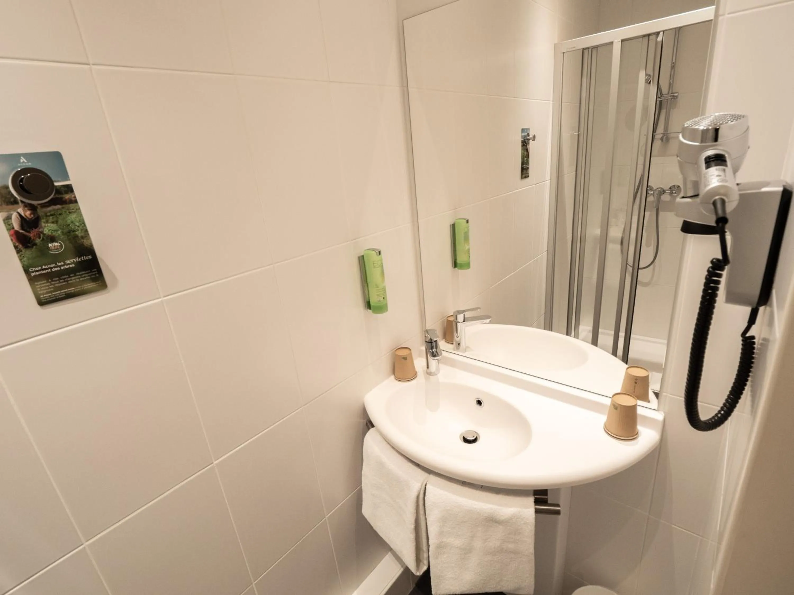 Shower in greet Hotel Beaune