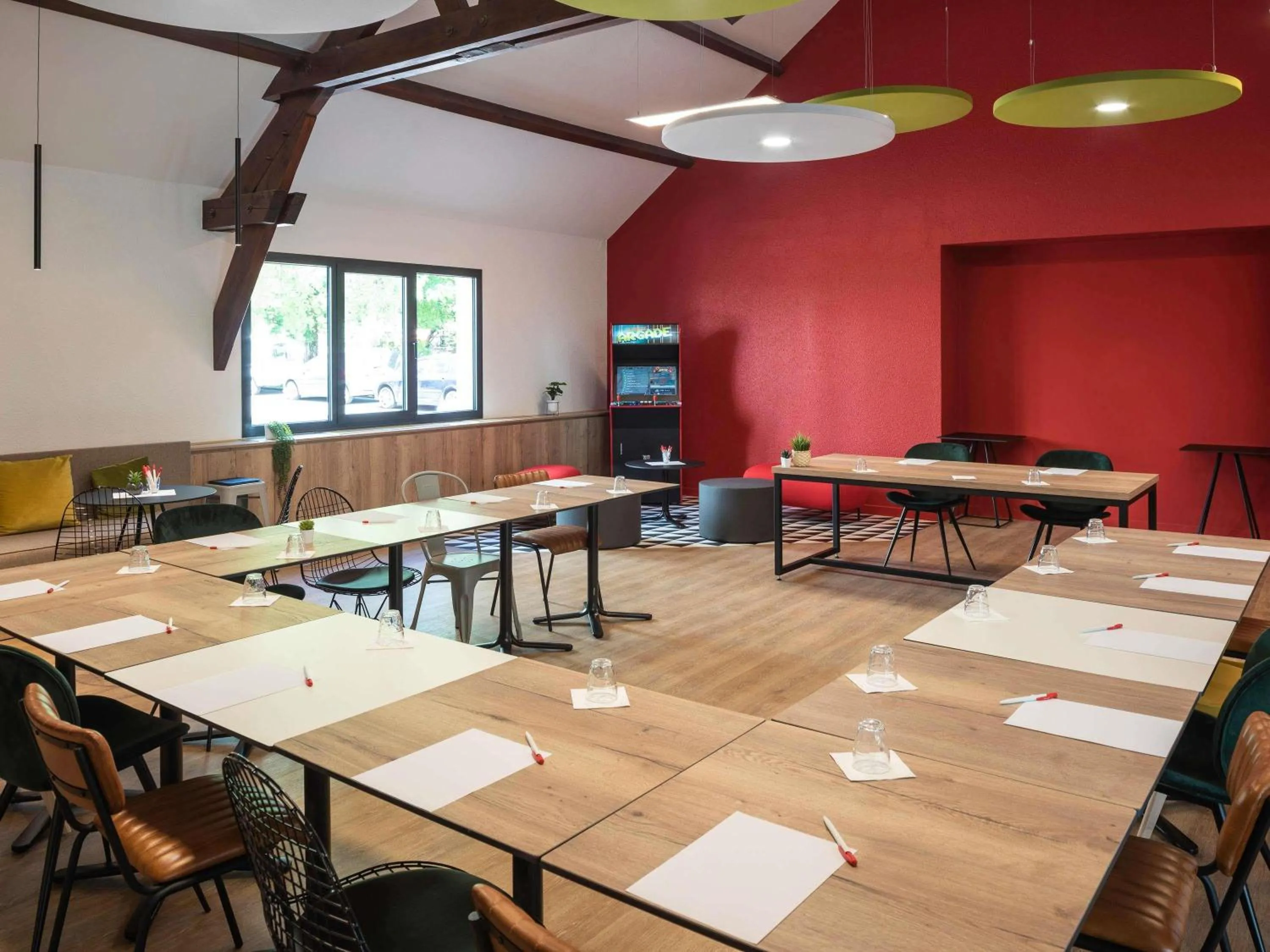 Meeting/conference room in ibis Beaune Centre