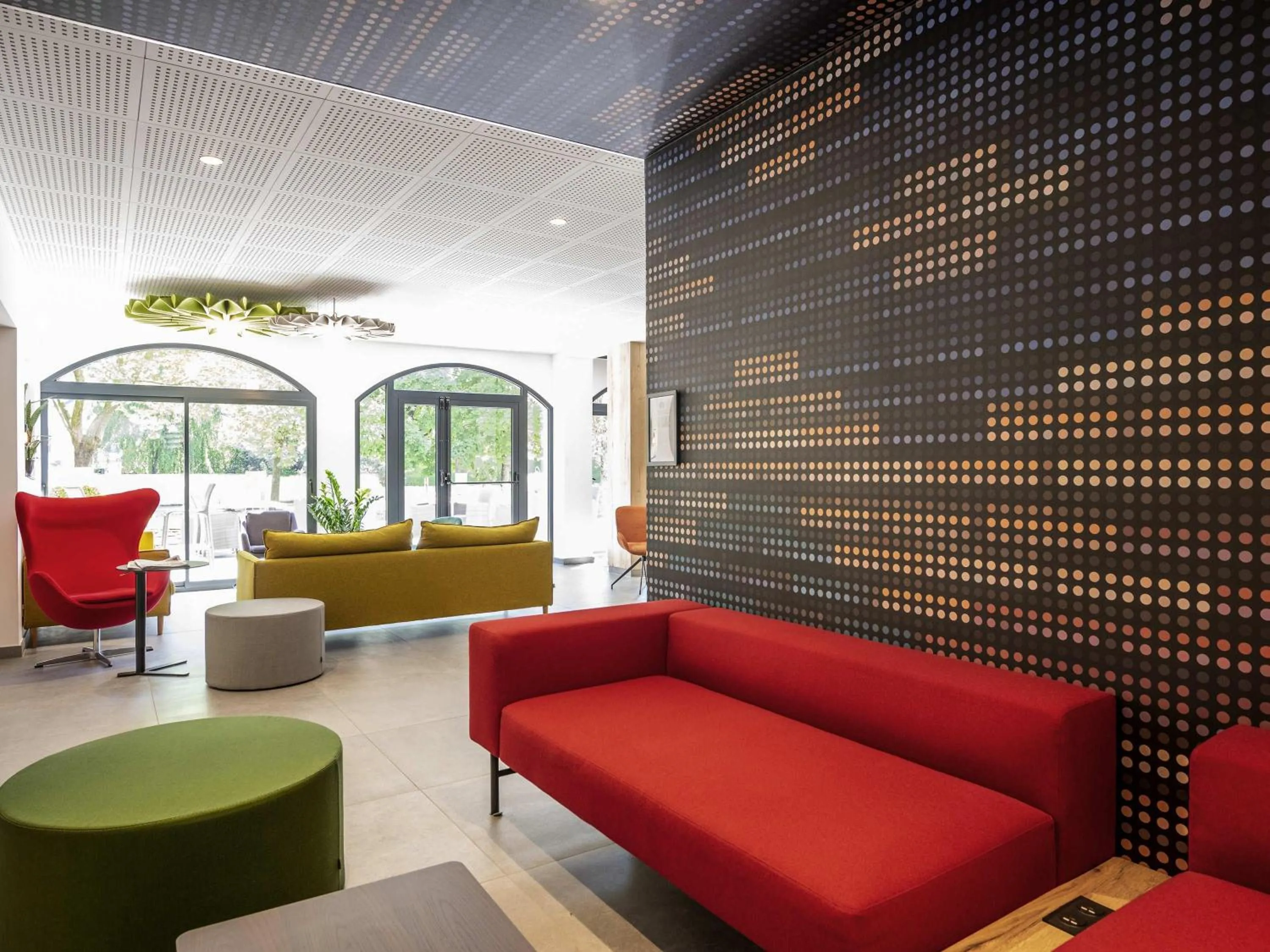 Lounge or bar in ibis Beaune Centre