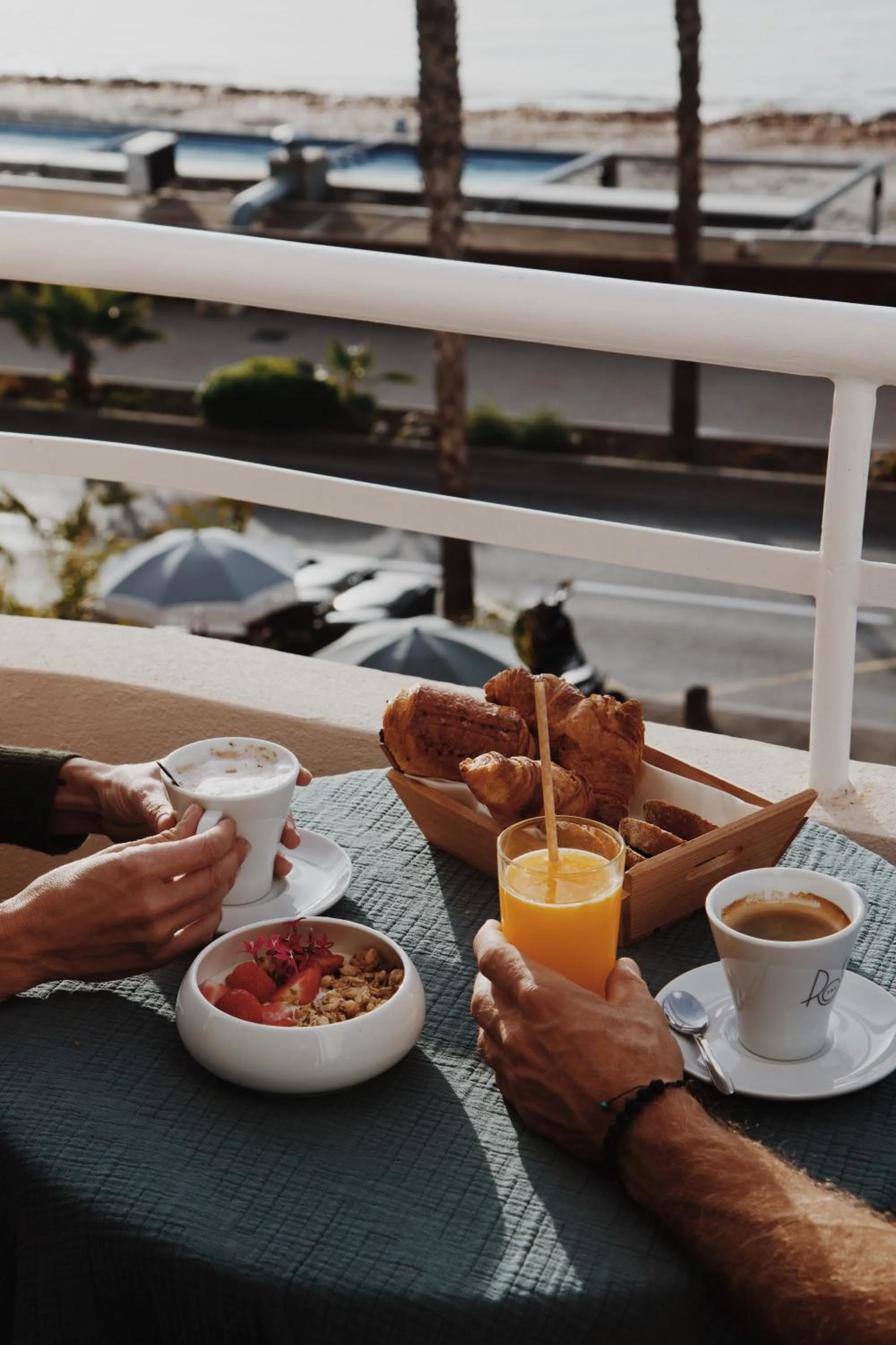 People in Le Rose Thé