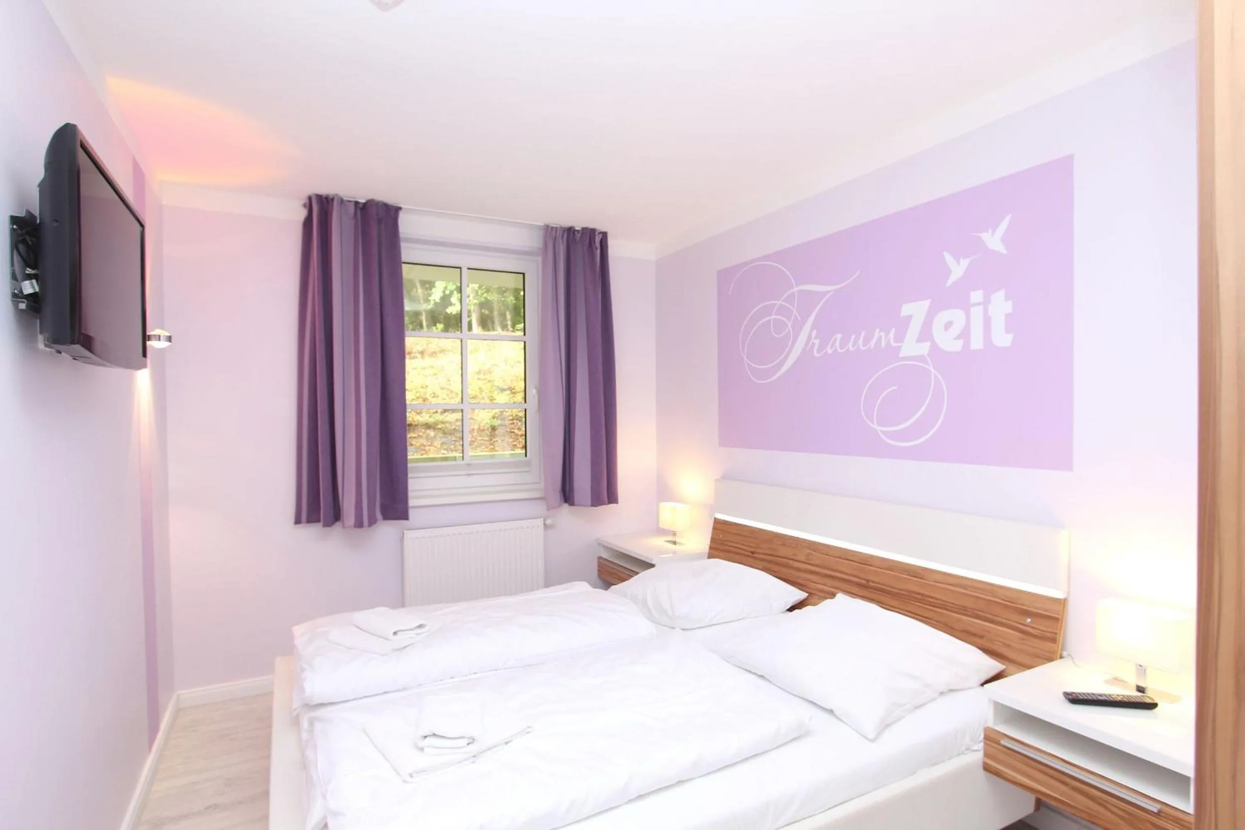 Bedroom, Bed in Strandresidenz Baabe Ferienwohnung 1-29 mit Sauna- und Schwimmbadnutzung im Haus