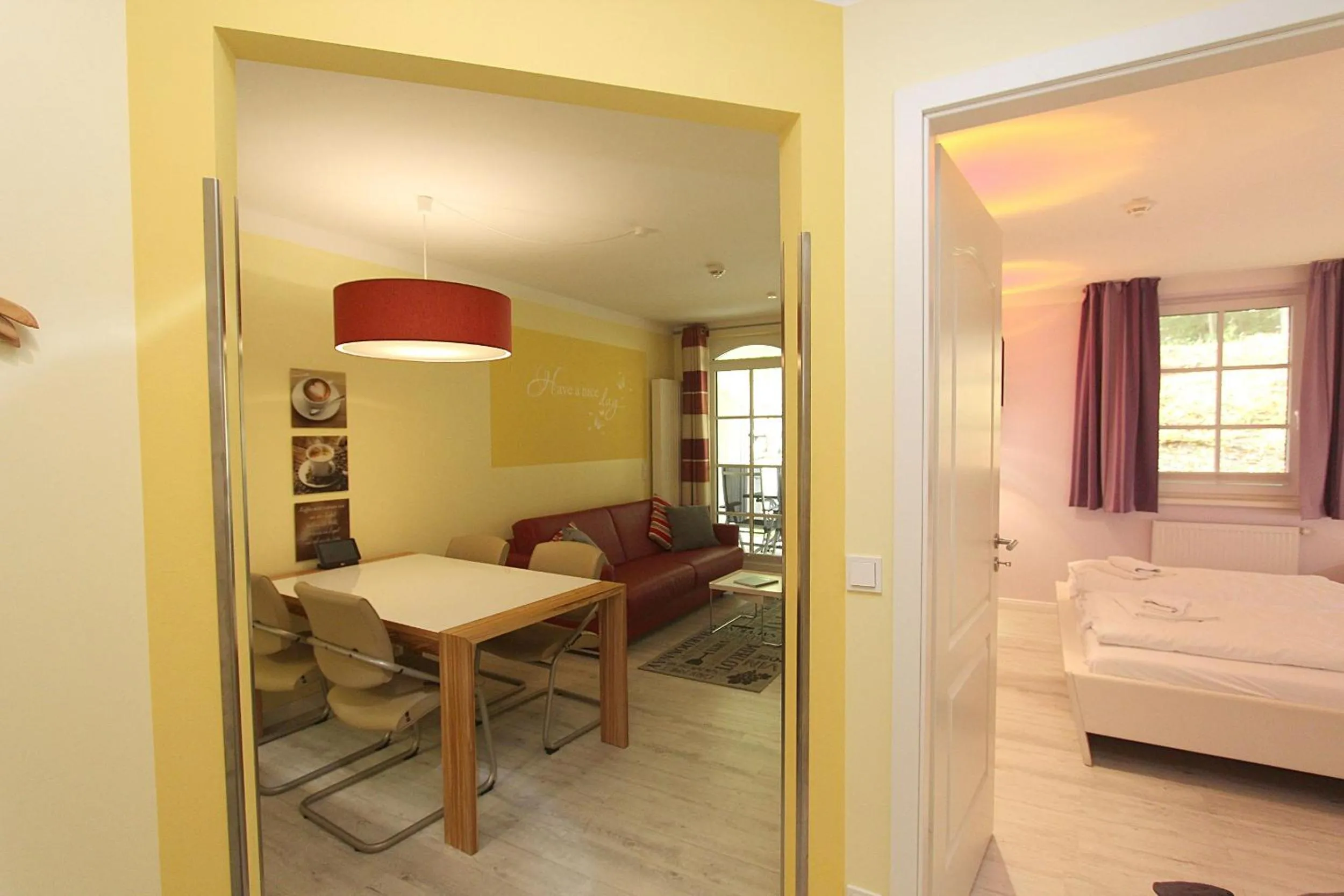 Living room, Bed in Strandresidenz Baabe Ferienwohnung 1-29 mit Sauna- und Schwimmbadnutzung im Haus