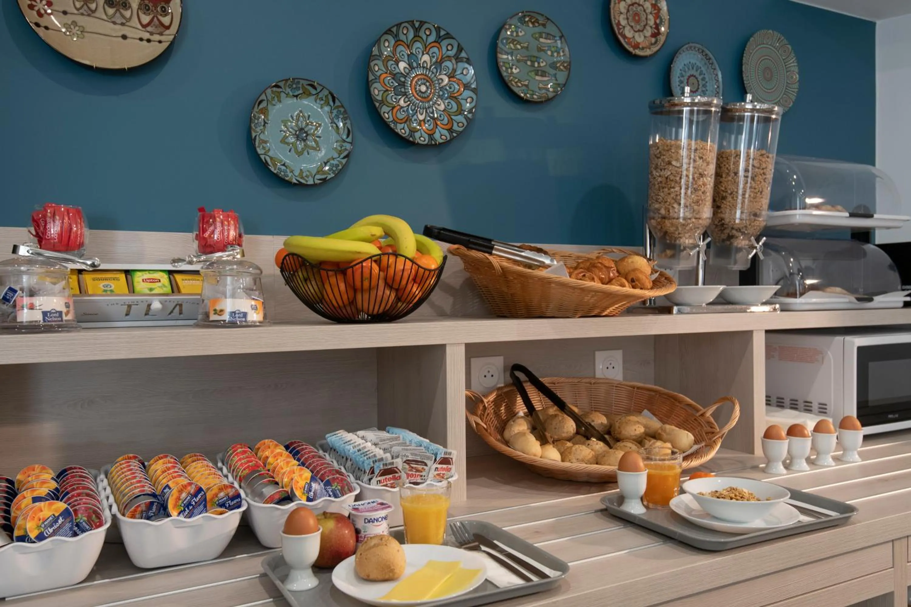 Continental breakfast in Bristol Nice