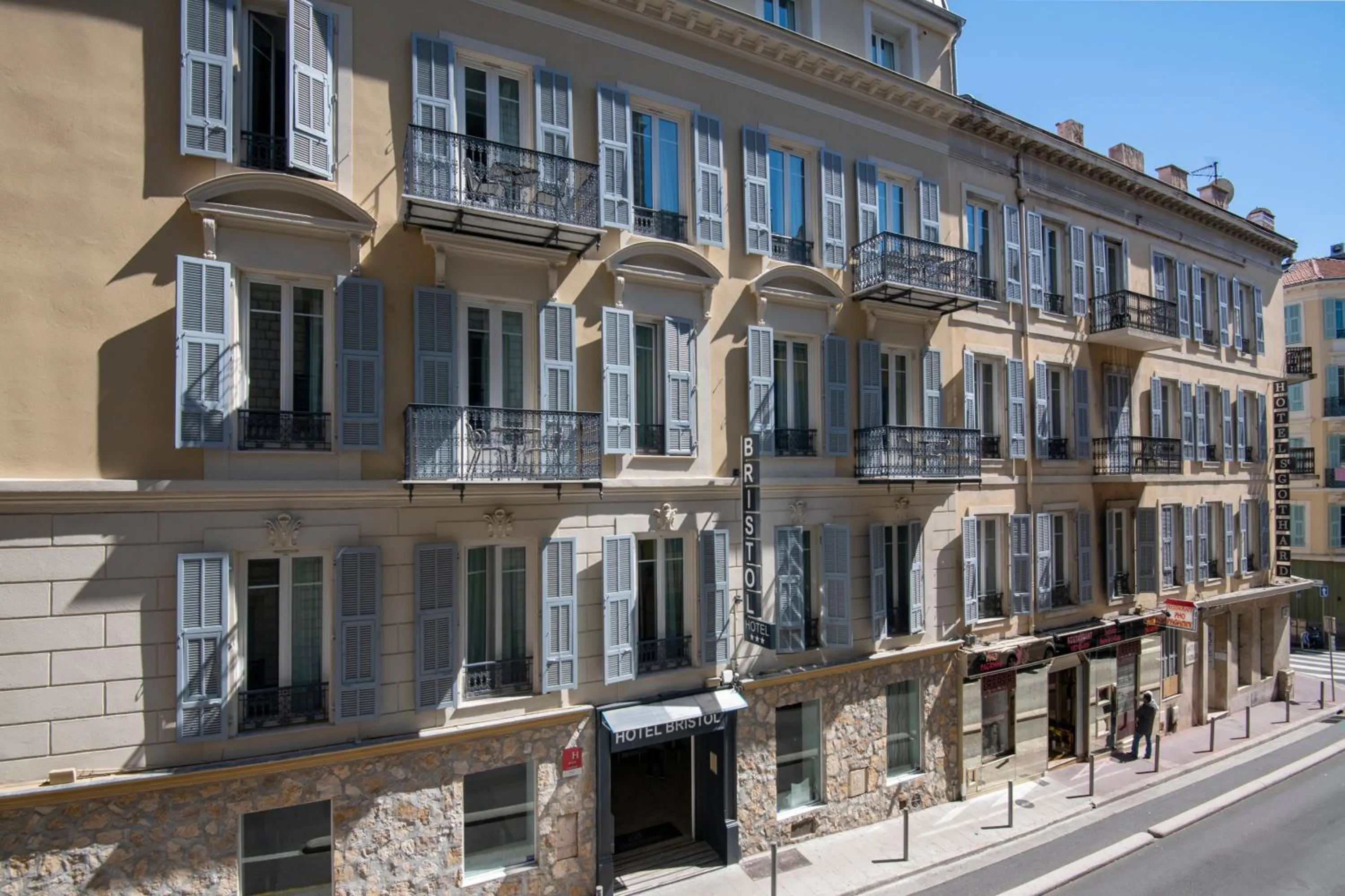 Property building in Bristol Nice