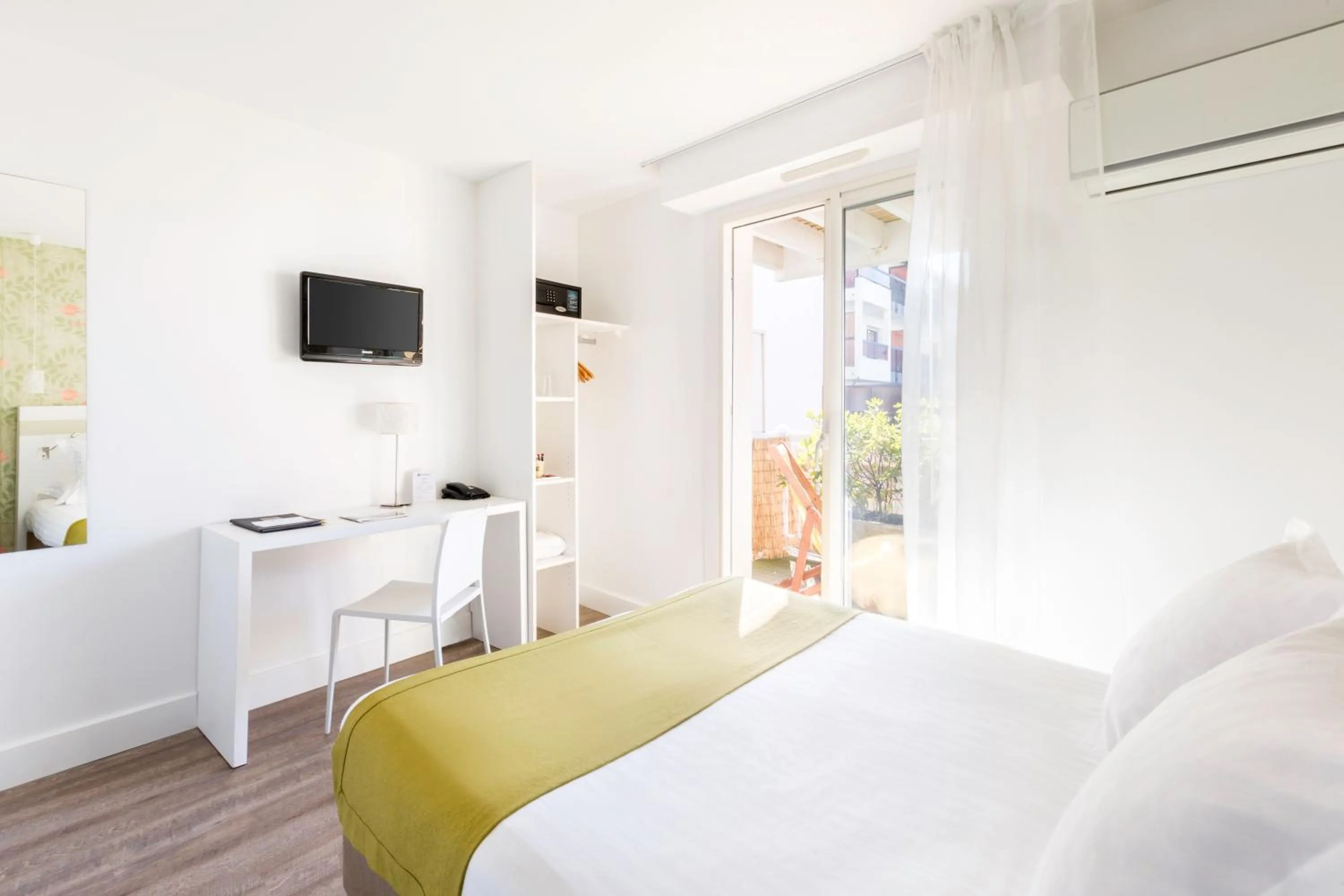 Bedroom, Bed in Hôtel Kemaris