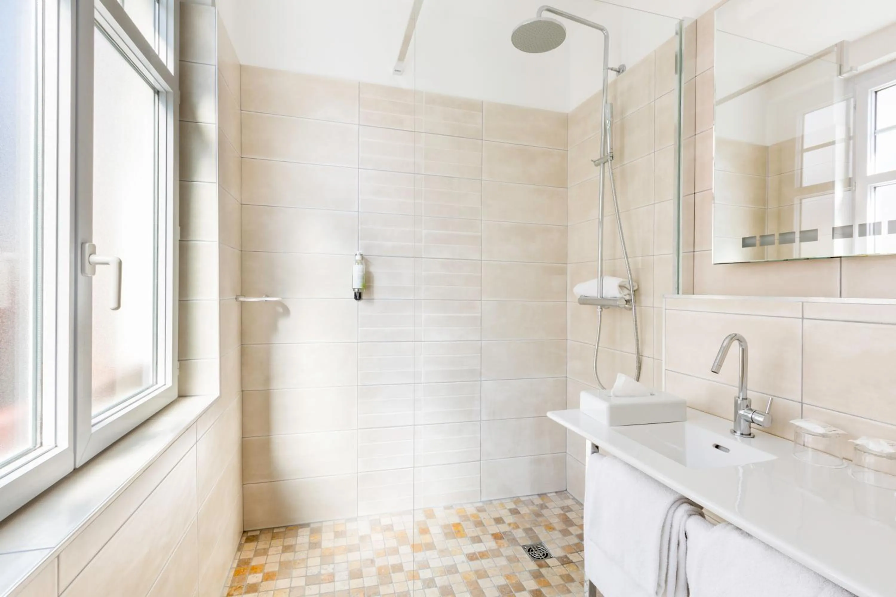 Bathroom in Hôtel Kemaris