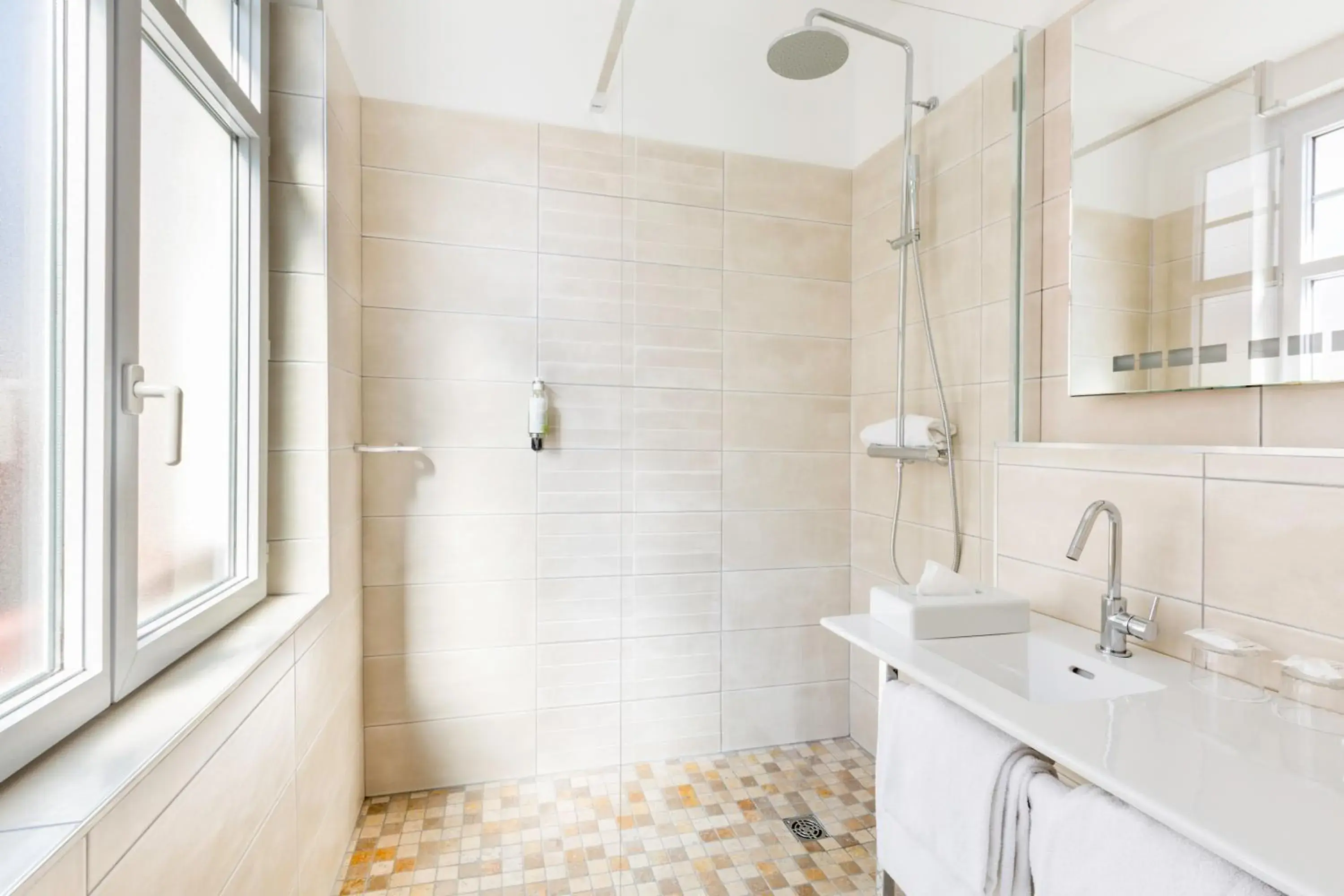 Comfort Queen Room in Hôtel Kemaris Comfort Queen Room in Hôtel Kemaris