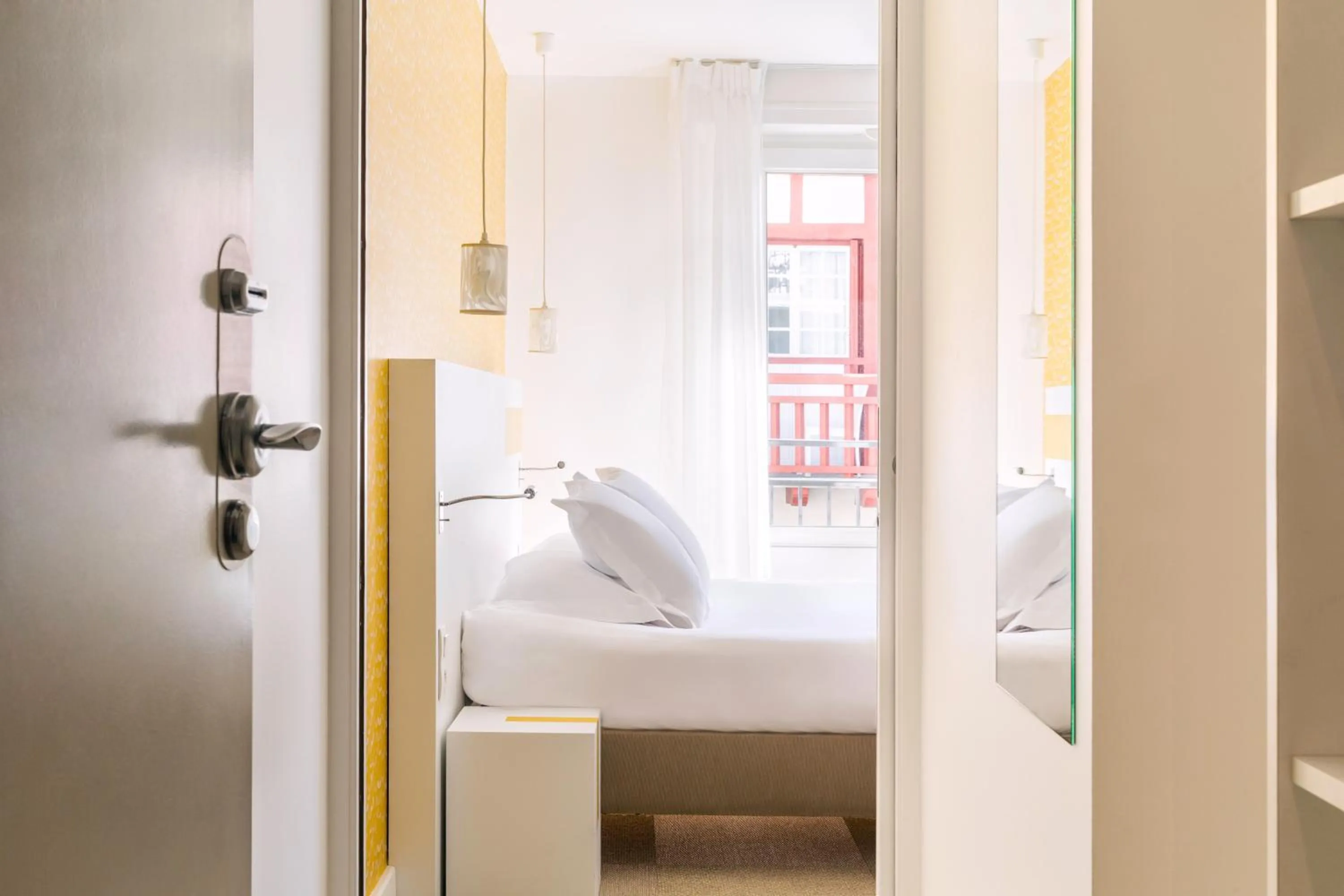 Bedroom, Bed in Hôtel Kemaris